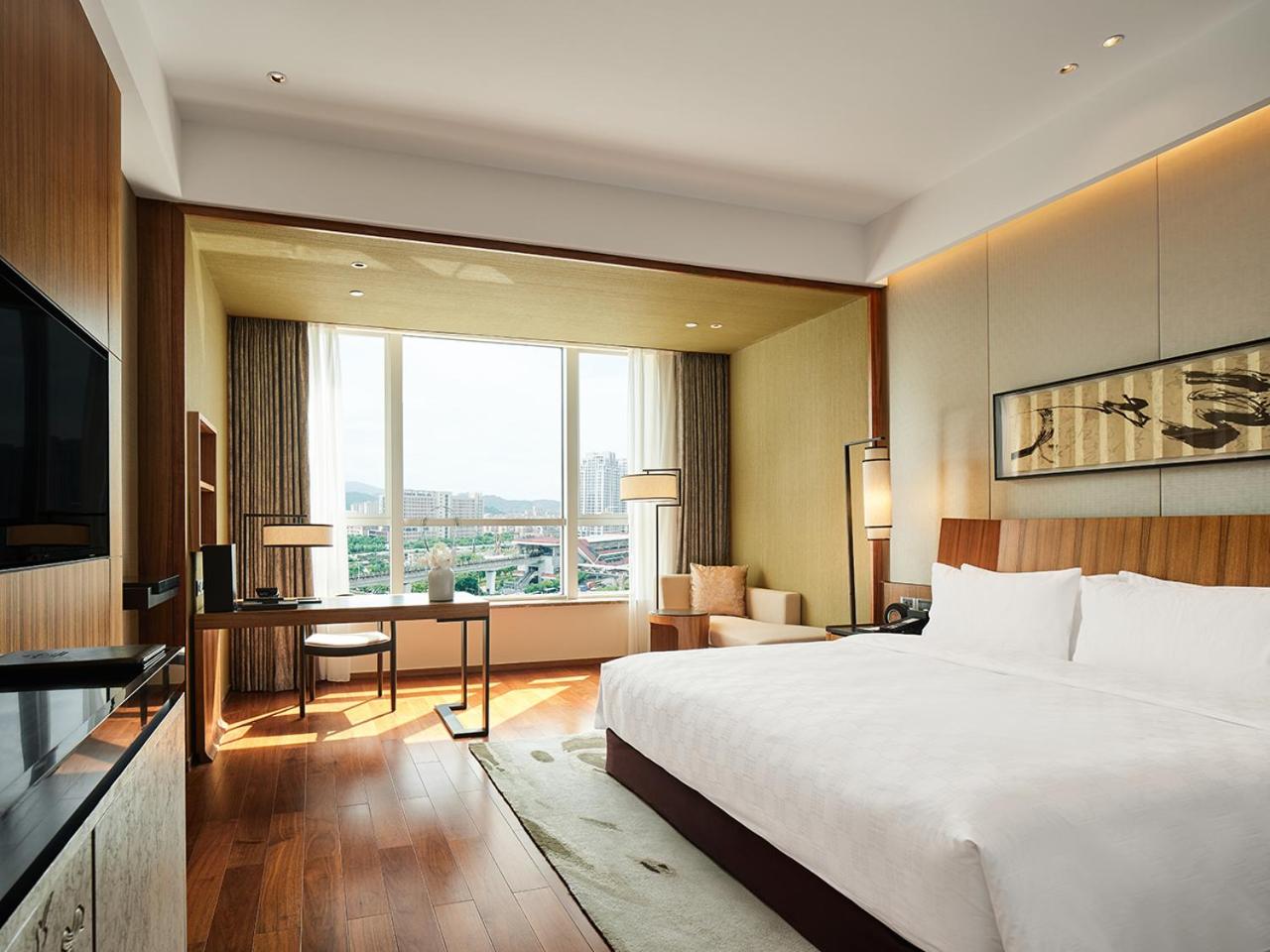 Premium King Room - Lounge Access - Photo 1