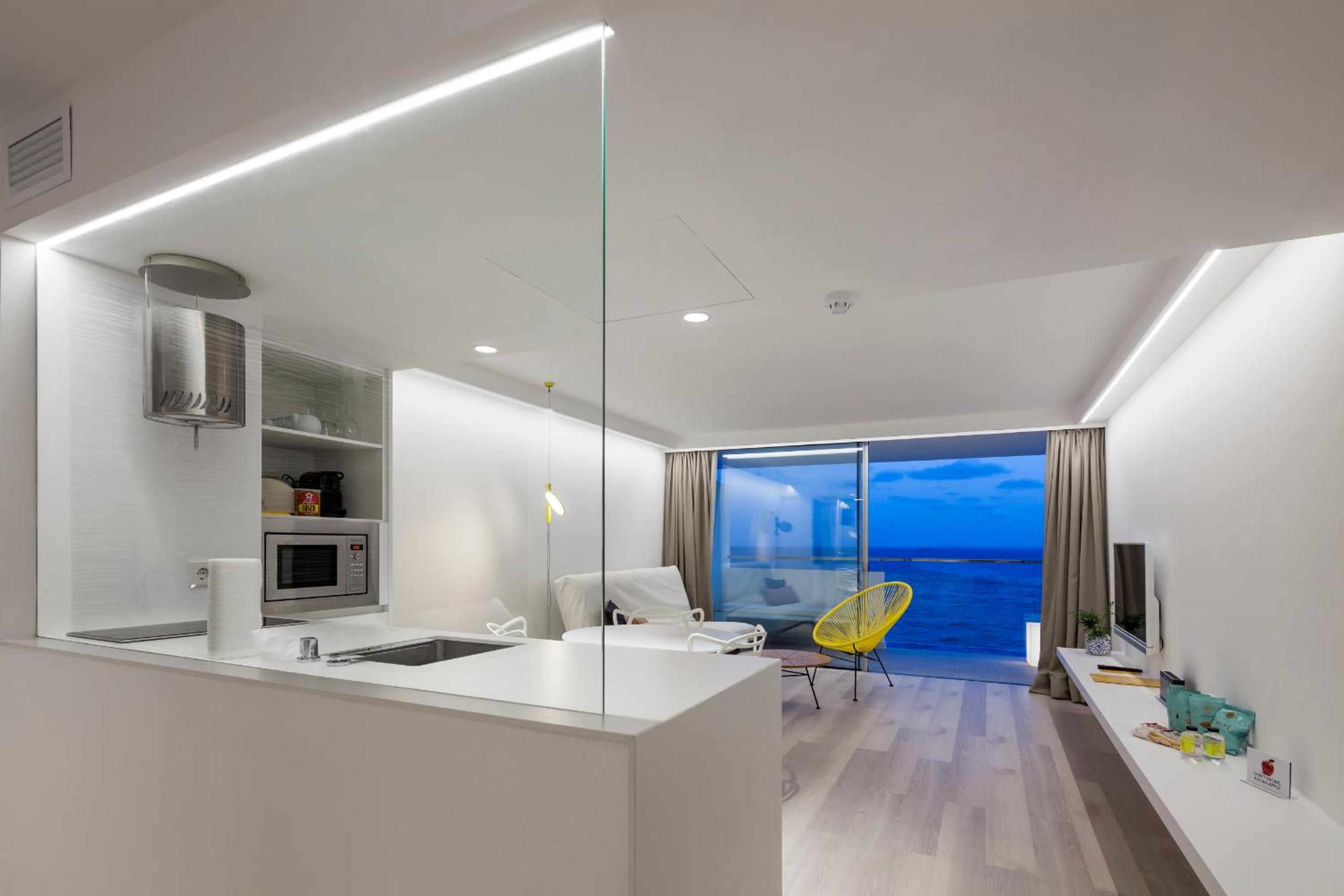 Studio Apartment with Sea View photo 2