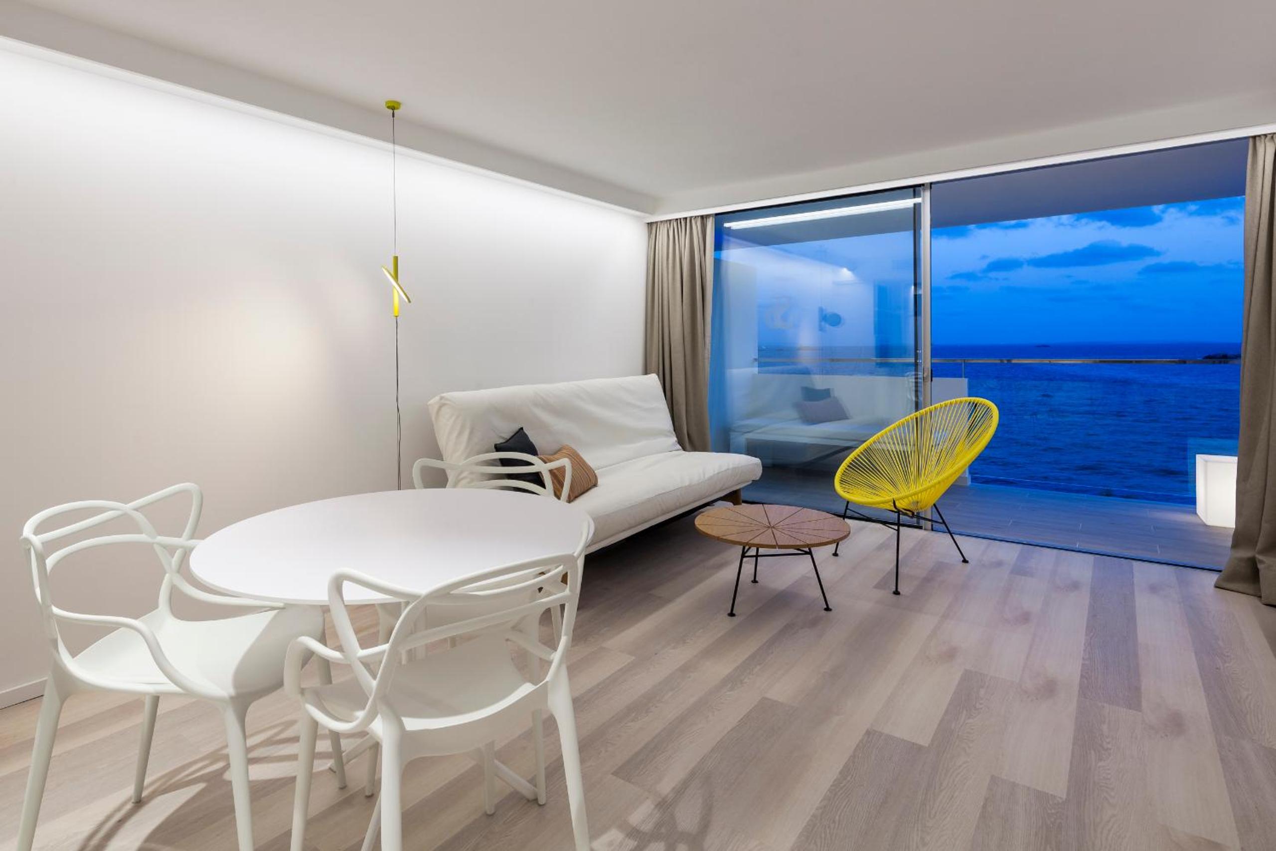 Studio Apartment with Sea View Higher Floors photo 3