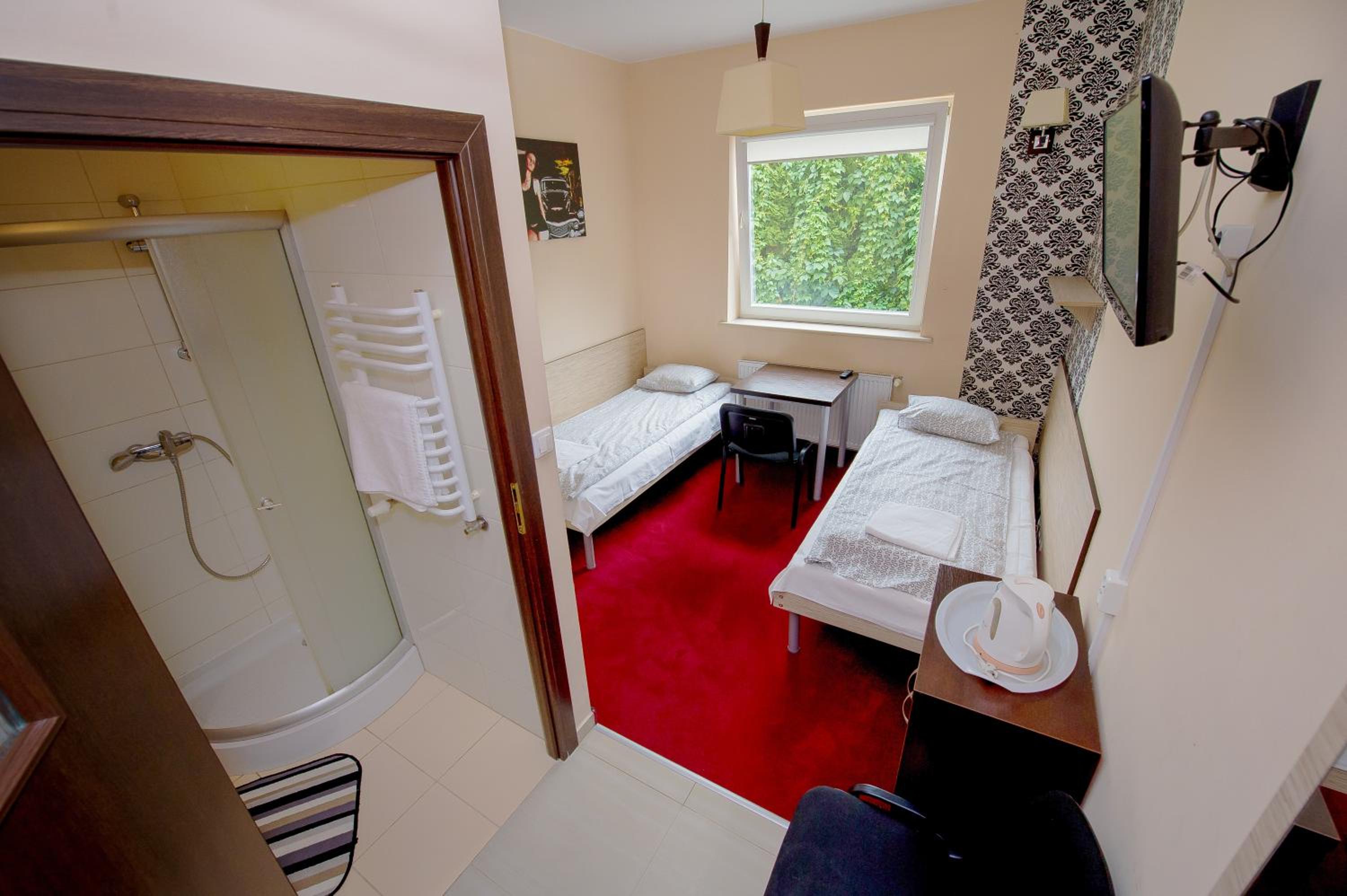 Twin Room - Photo 7