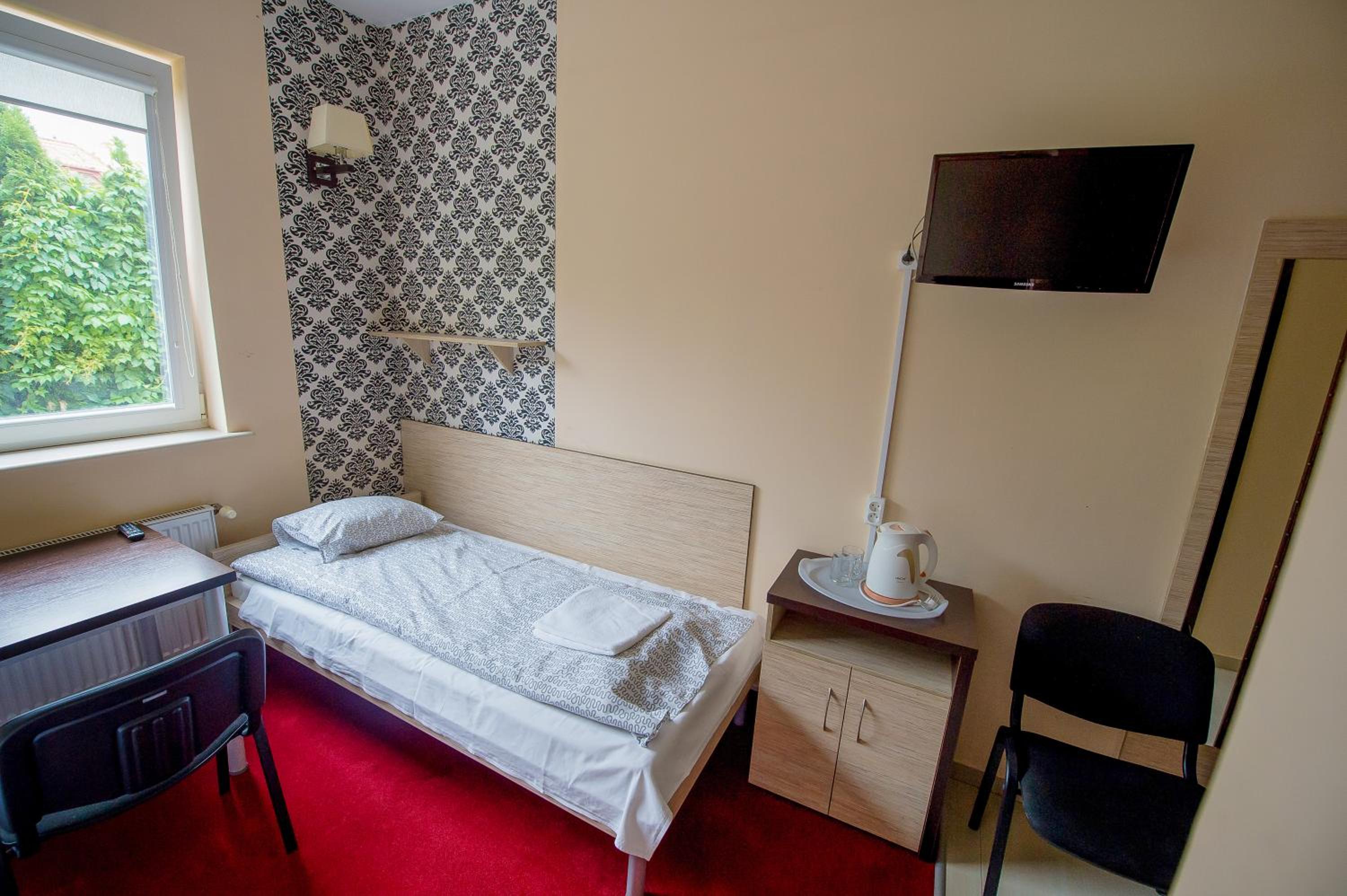 Twin Room - Photo 6