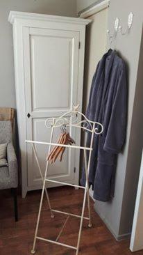 Single Room with Shared Shower and Toilet photo 3