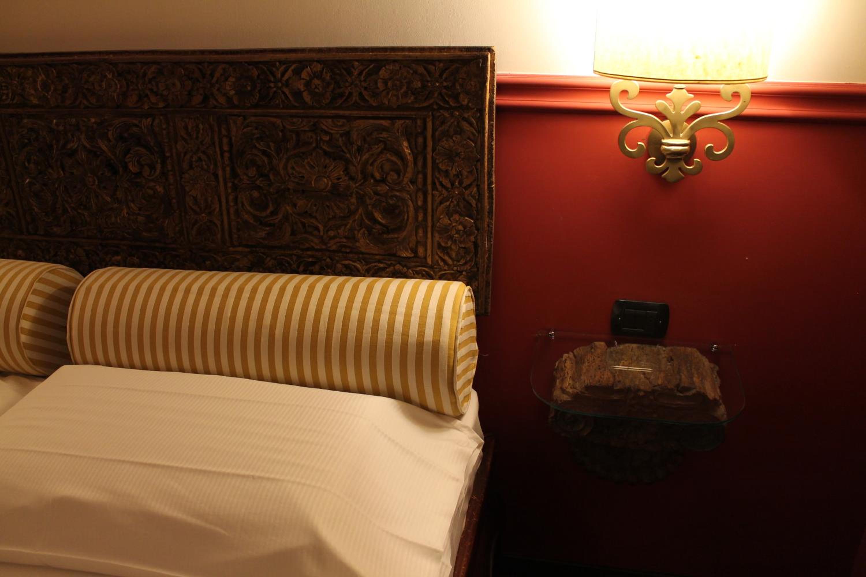 Sensation Suite with Spa Bath photo 3