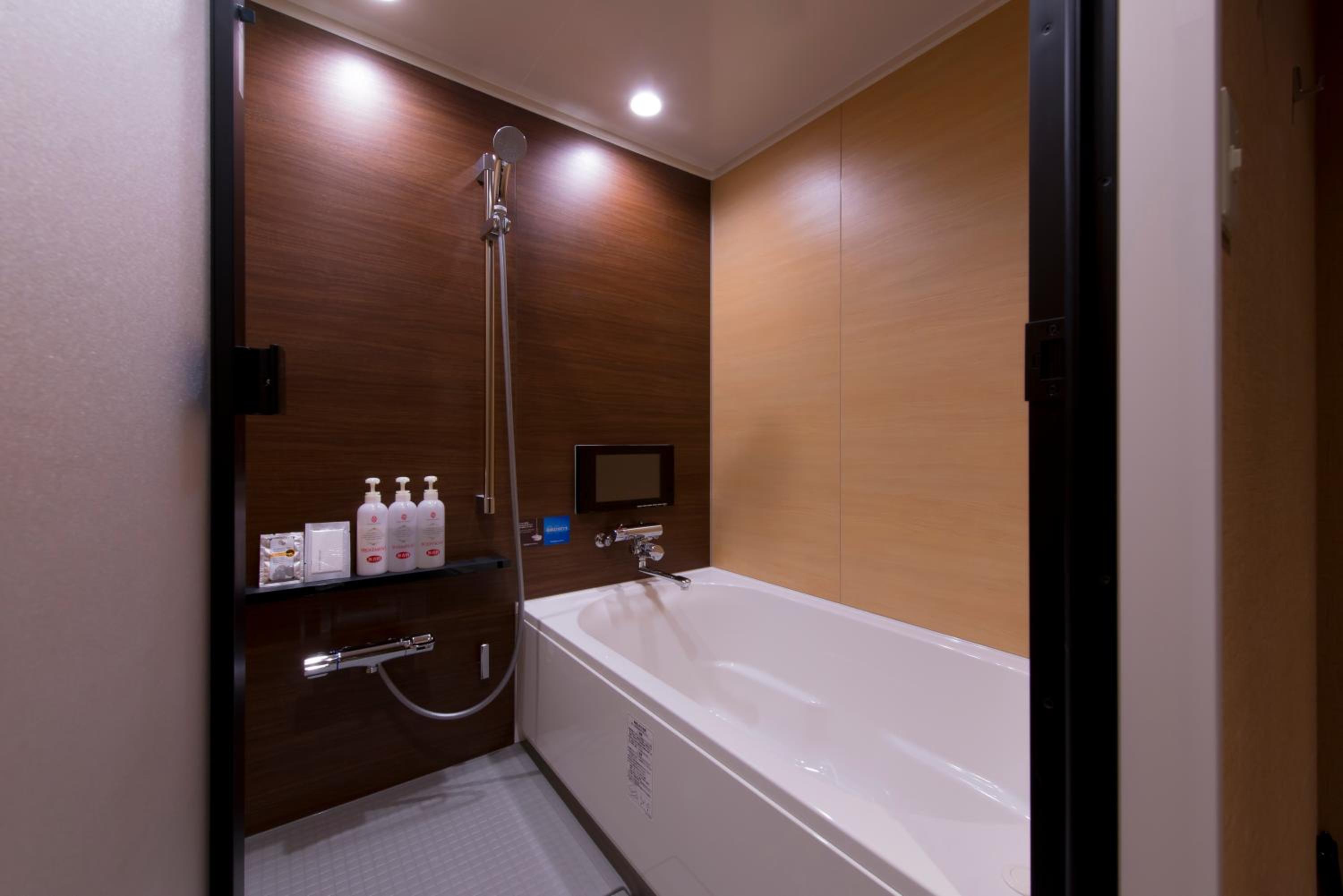 Economy Double Room + Late Check In At 22:00 / Check Out At 10:00 photo 3