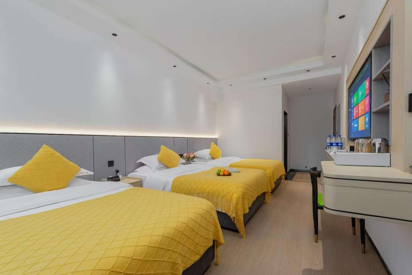 Triple Room with Private Bathroom photo 2