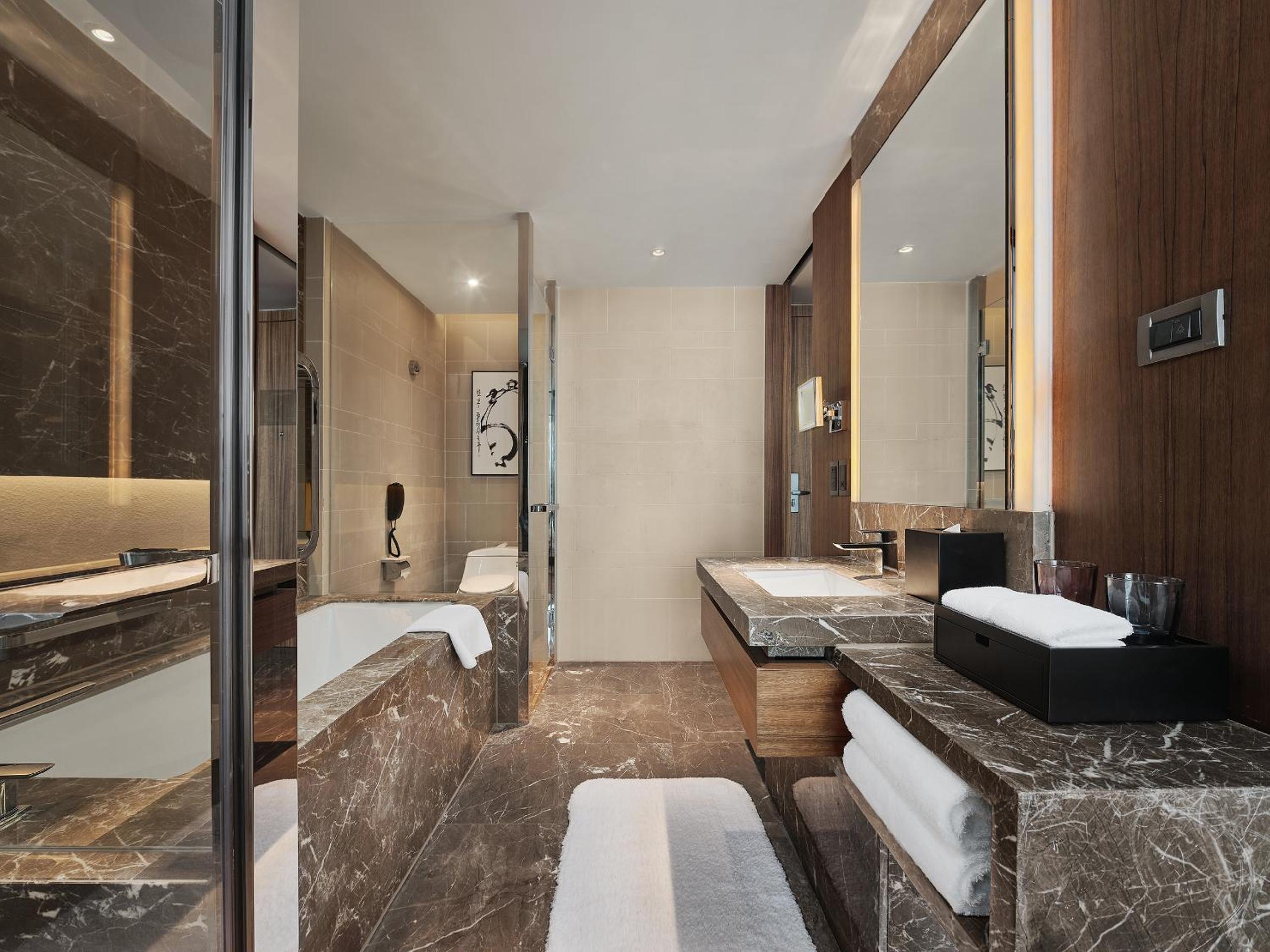 Standard King Room - Photo 3