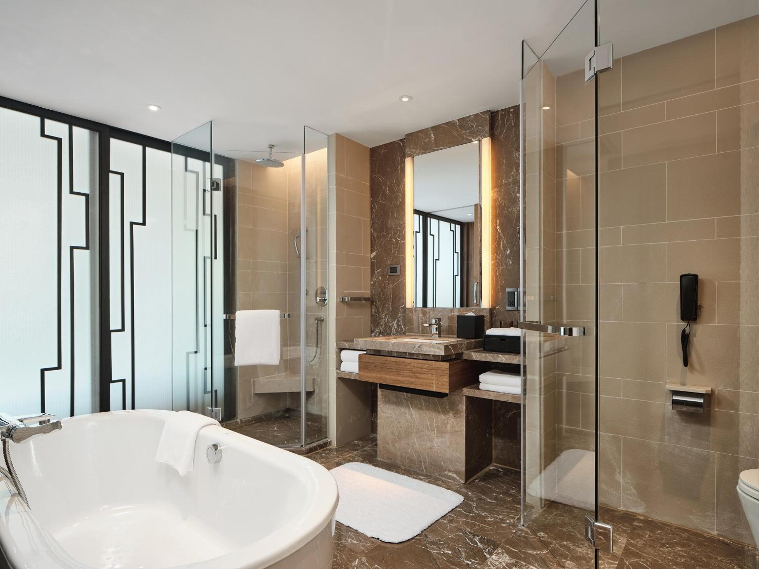 Premium King Room - Lounge Access - Photo 4