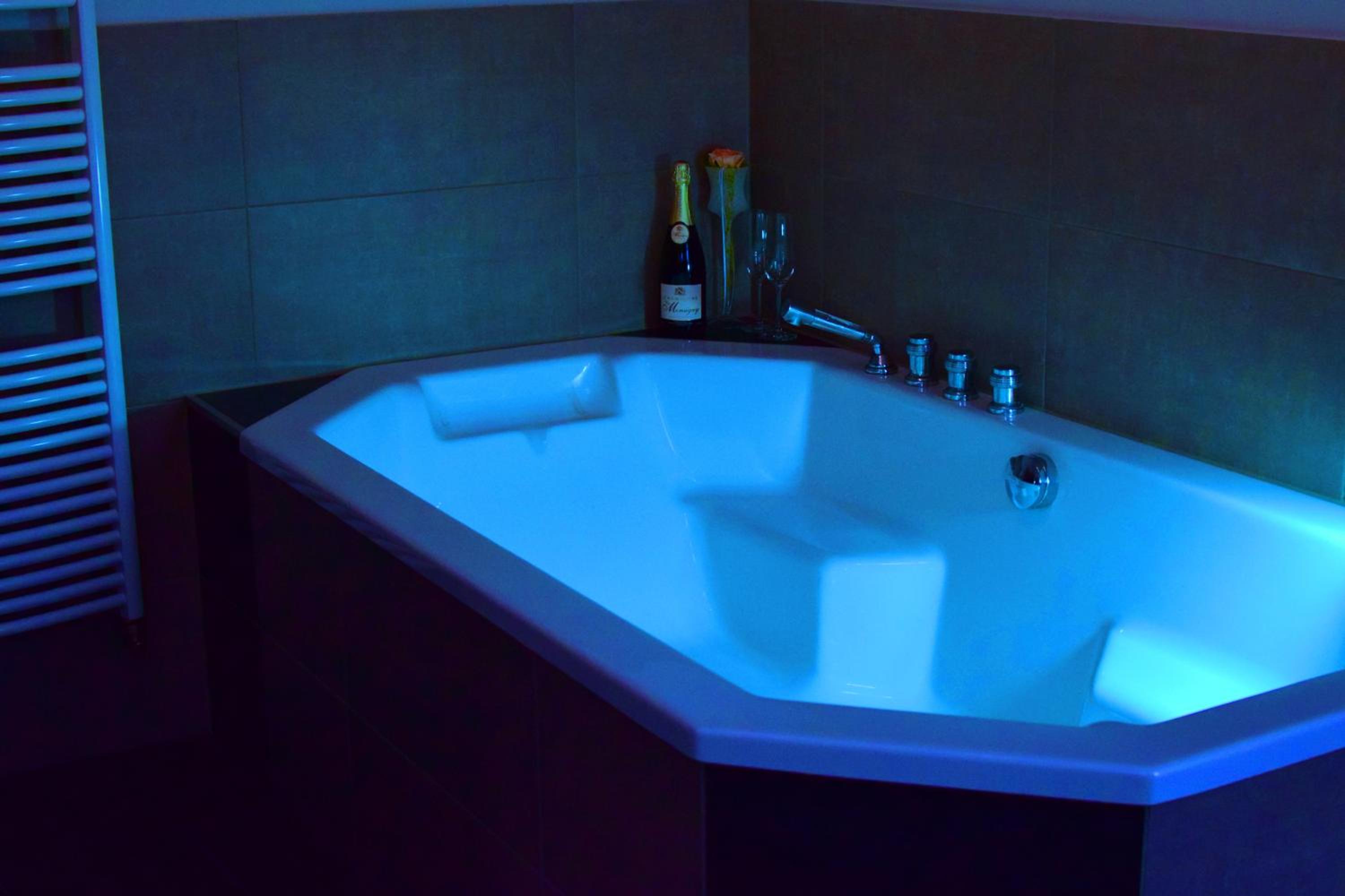 Deluxe Double Room with Bath photo 2