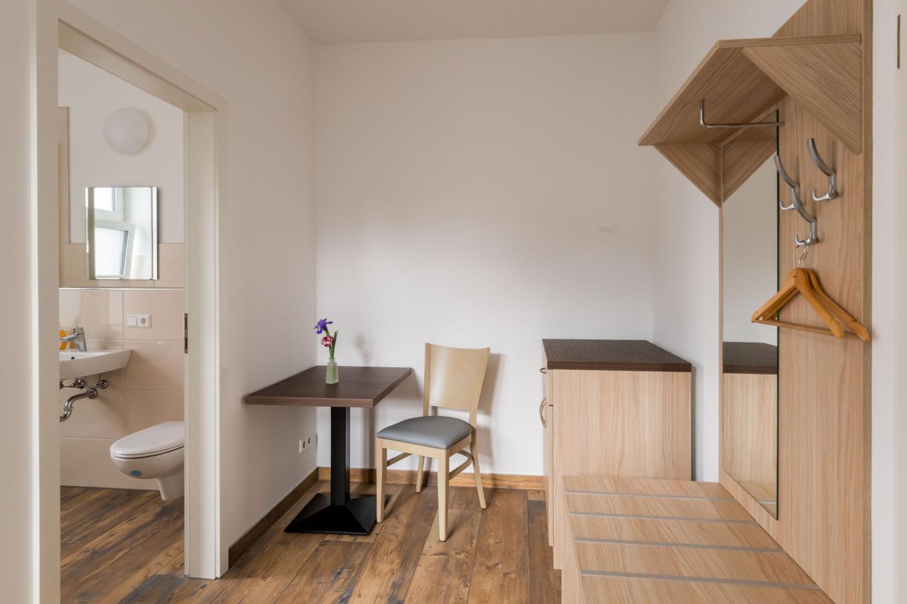 Single Room with Private Bathroom photo 3