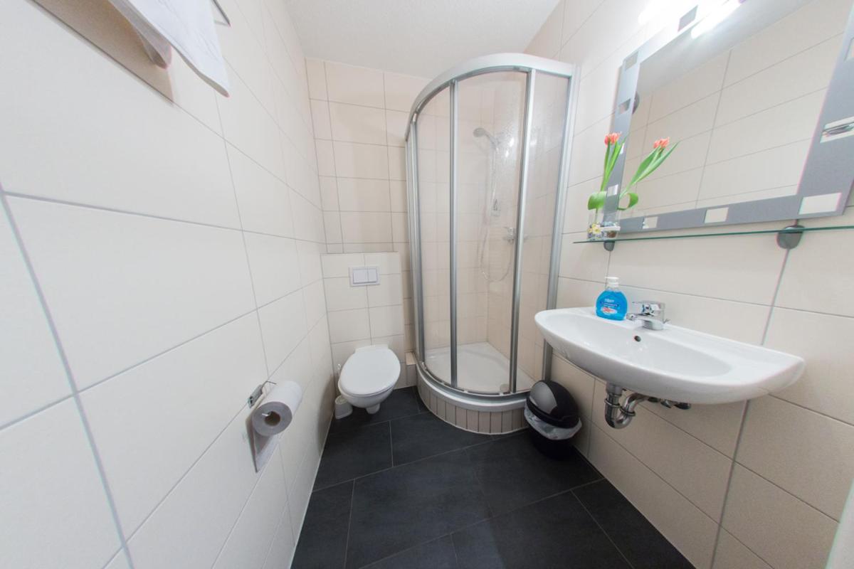 Double Room with Private Bathroom - Photo 4