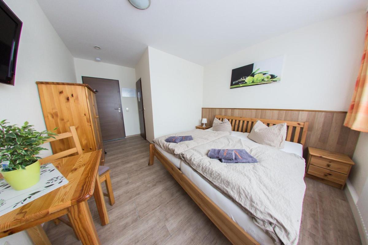 Double Room with Private Bathroom - Photo 3