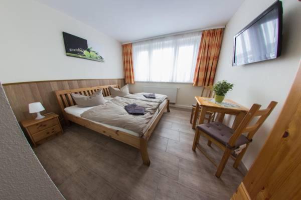 Double Room with Private Bathroom - Photo 1
