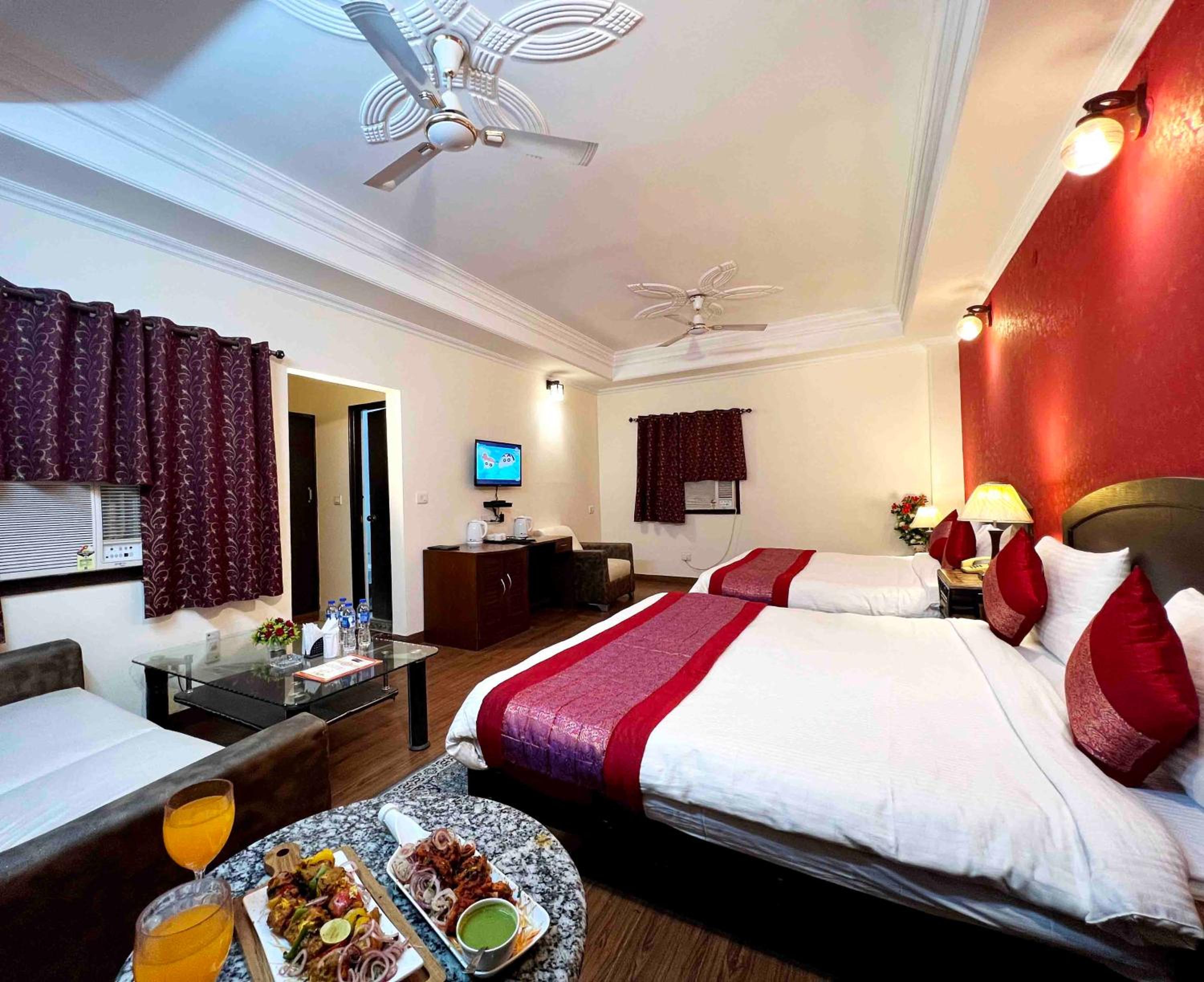 Executive Suite - Photo 1