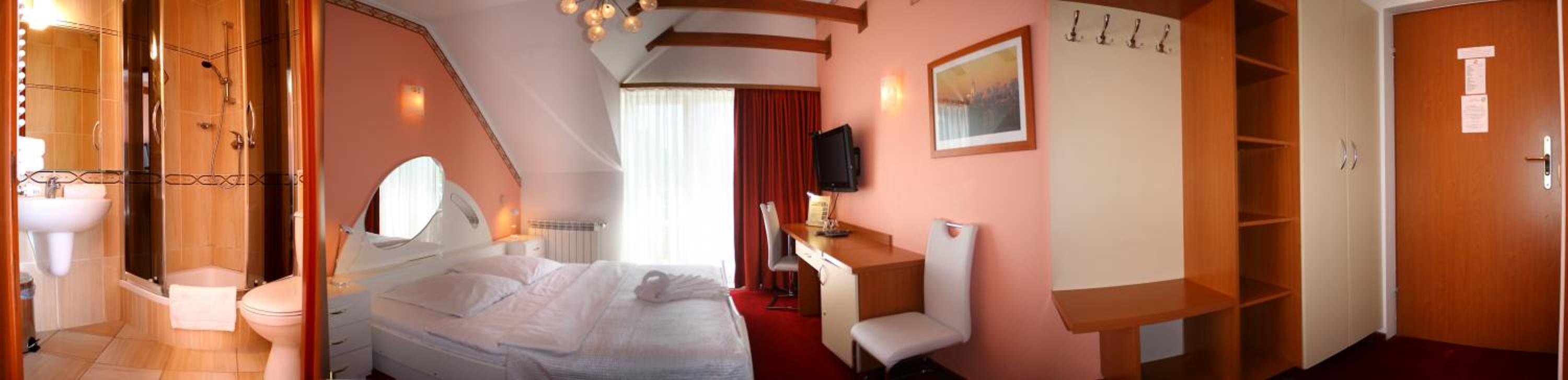 Deluxe Double Room - Photo 9