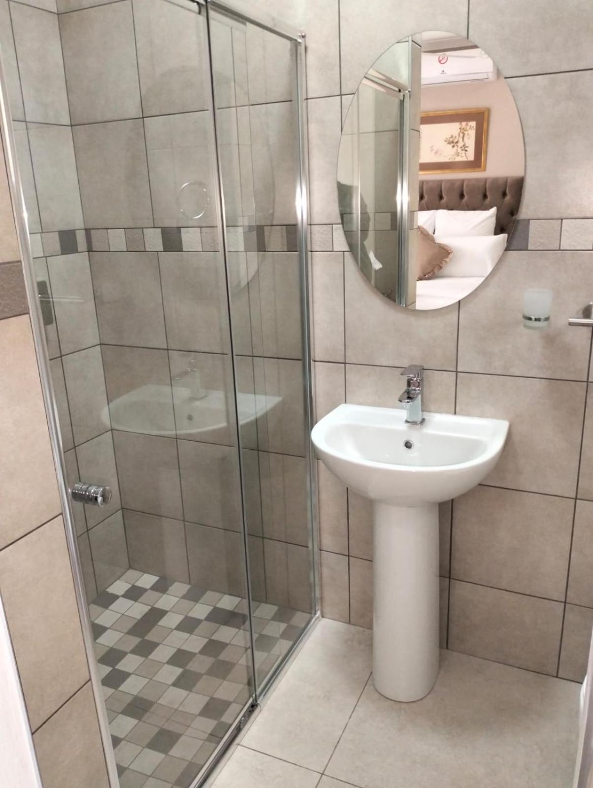 Double Room with Private Bathroom photo 2