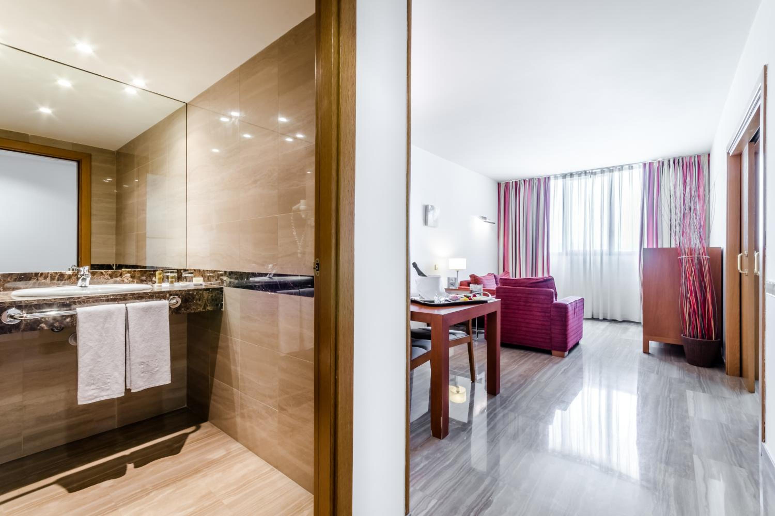 Suite - Photo 6