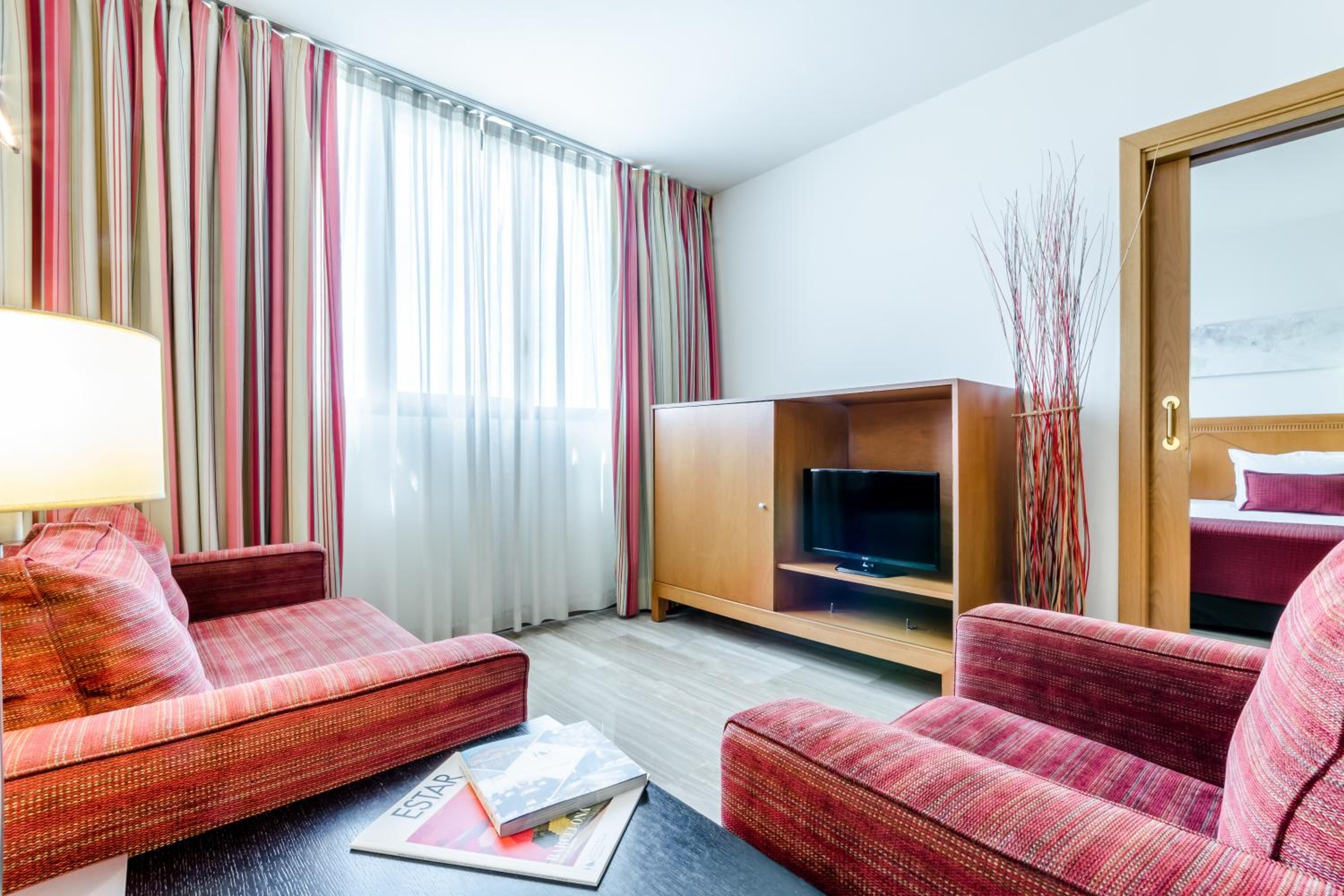 Suite - Photo 5