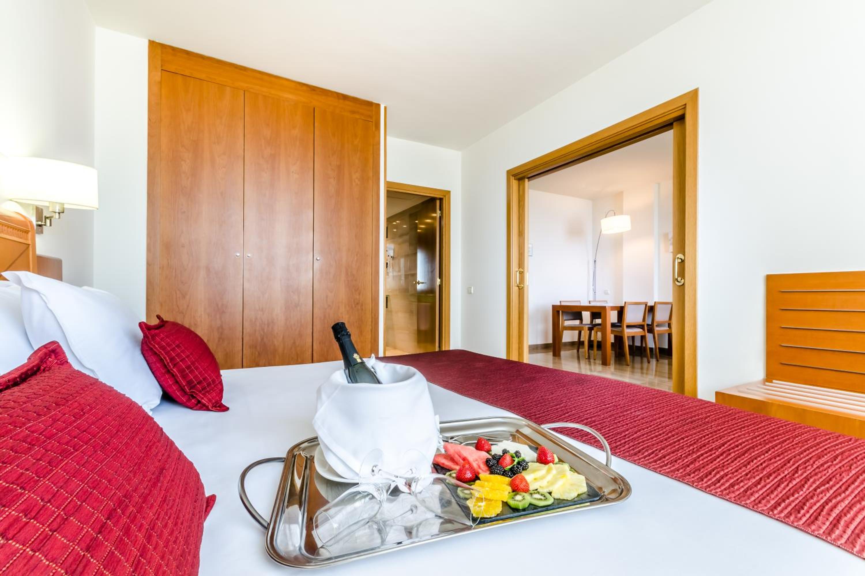 Suite - Photo 1