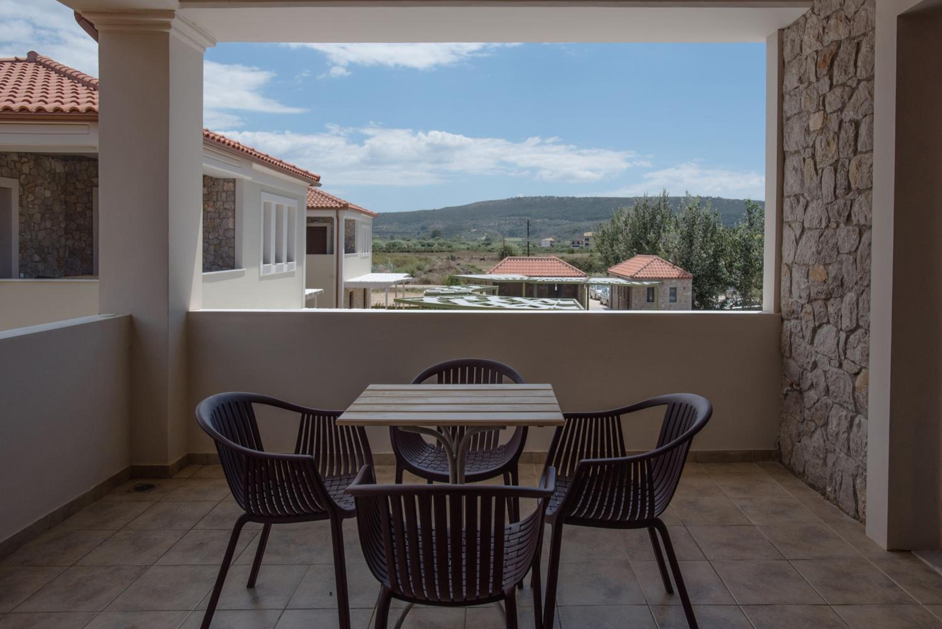 Family Room with Garden View - Photo 5