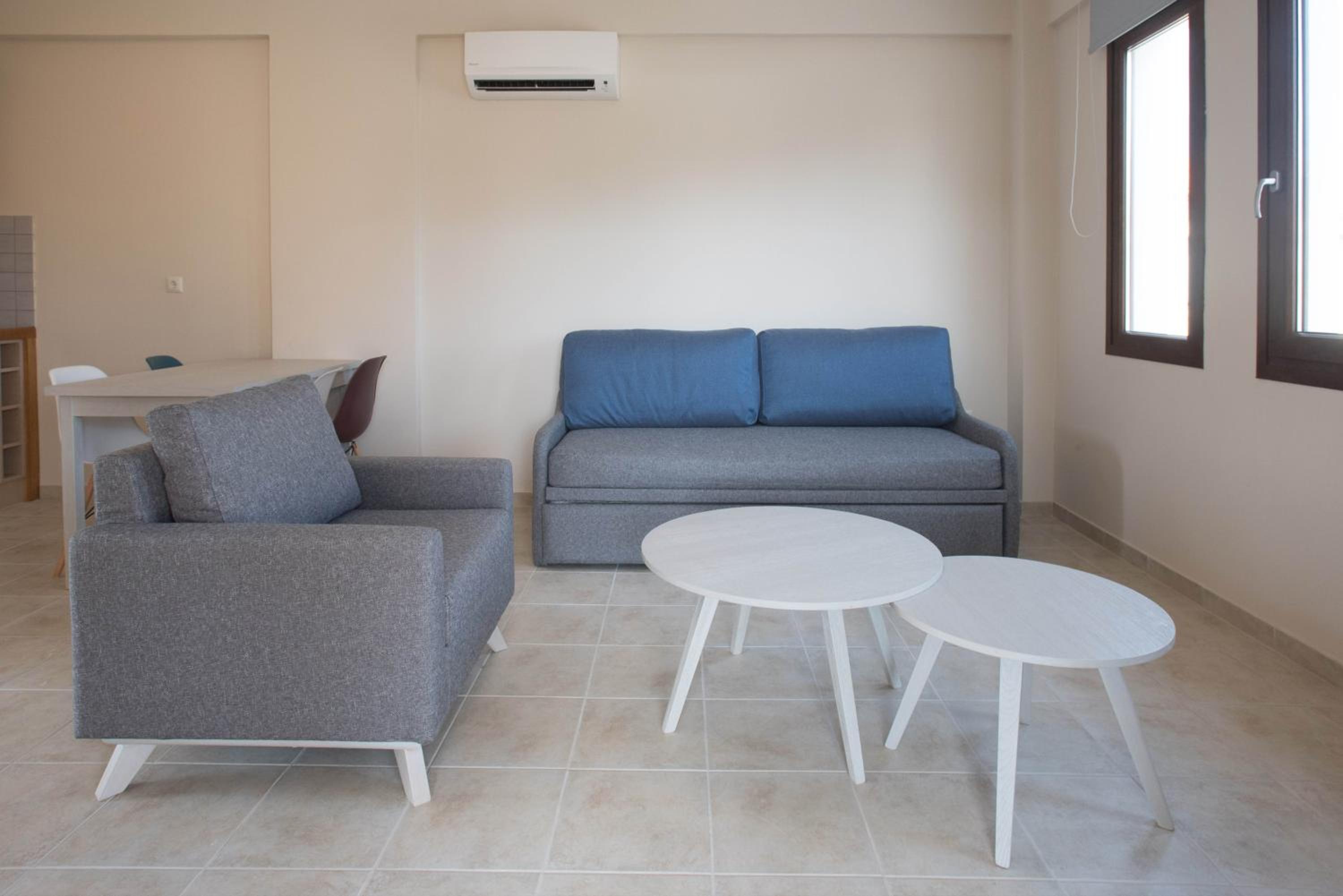 Family Room with Garden View - Photo 1