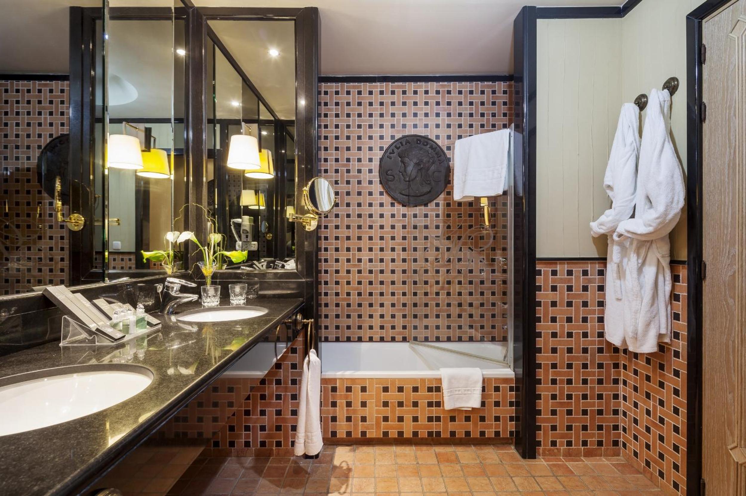 Superior Double or Twin Room - Photo 4