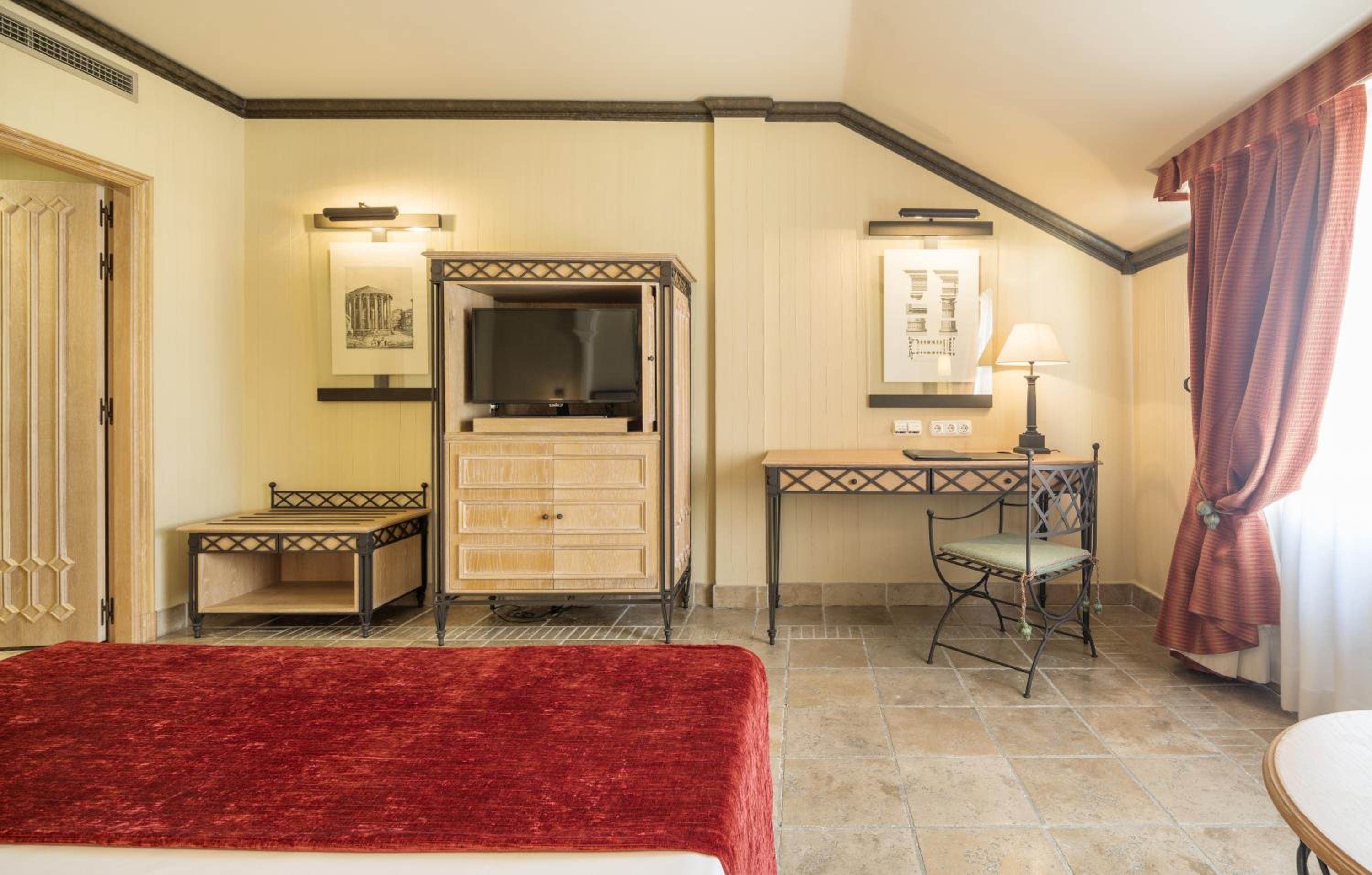Double or Twin Room - Photo 5