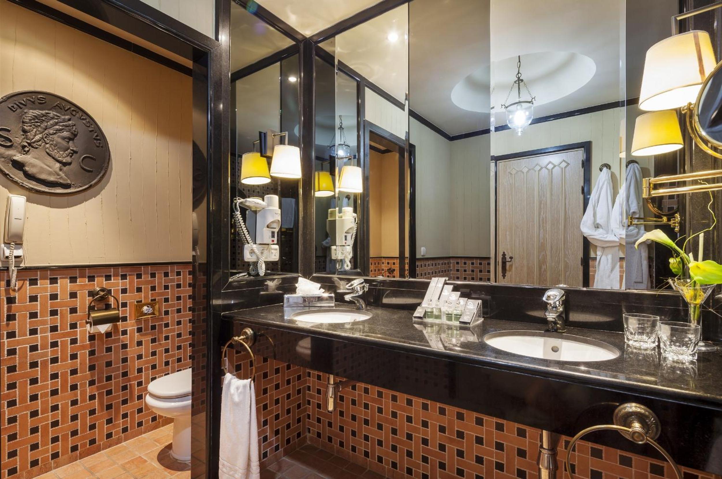 Superior Double or Twin Room - Photo 5