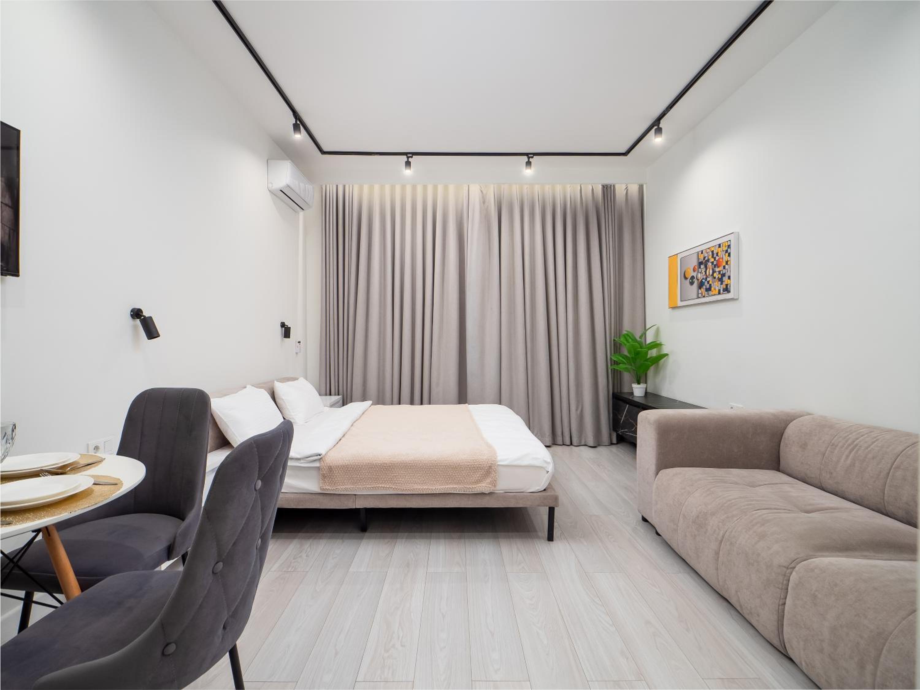 Two-Bedroom Apartment with City View photo 3