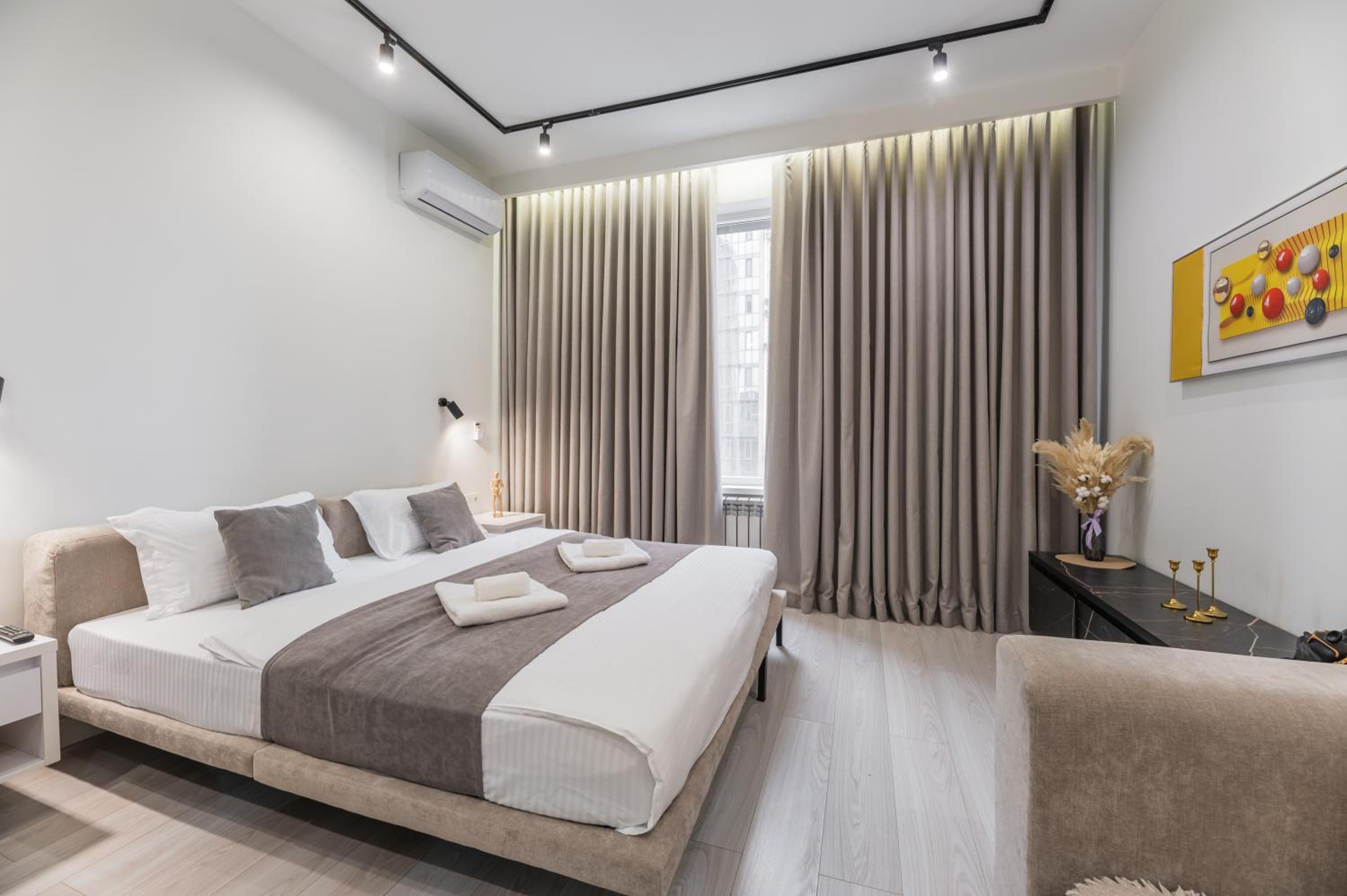 Two-Bedroom Apartment with City View photo 1