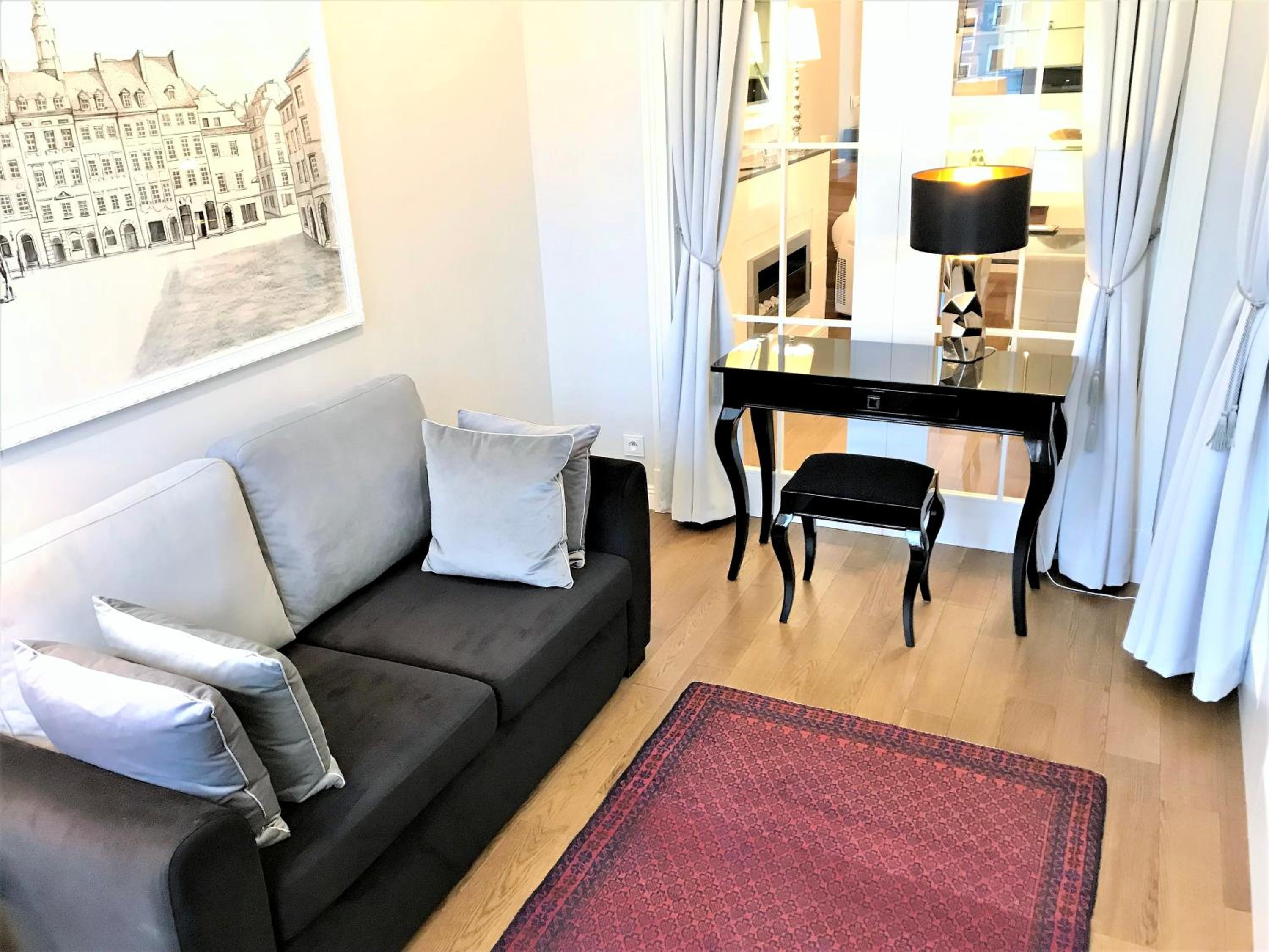 3-Bedroom SIGNATURE Suite with Main Market Square view (175m2)