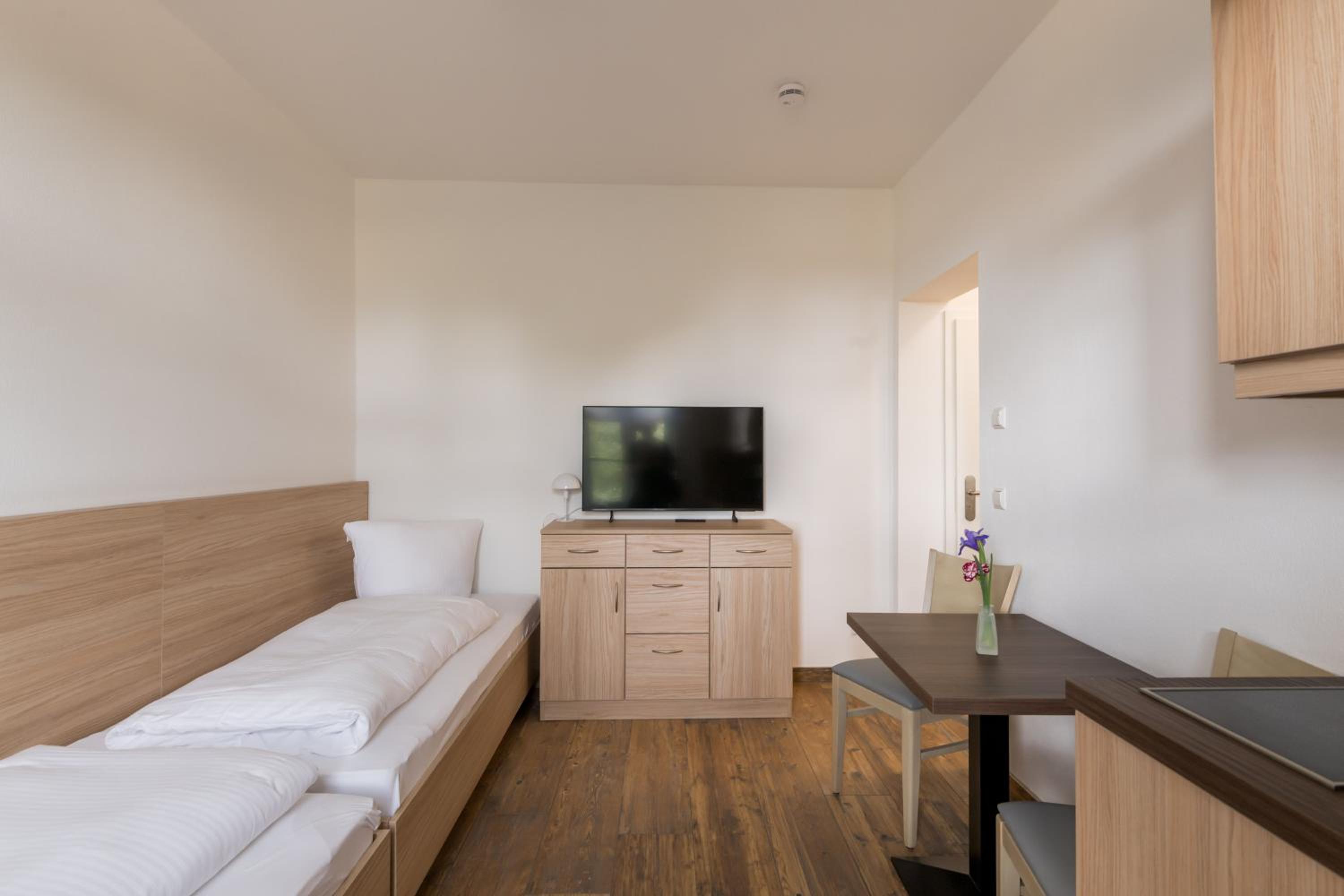 Apartment 4 photo 2
