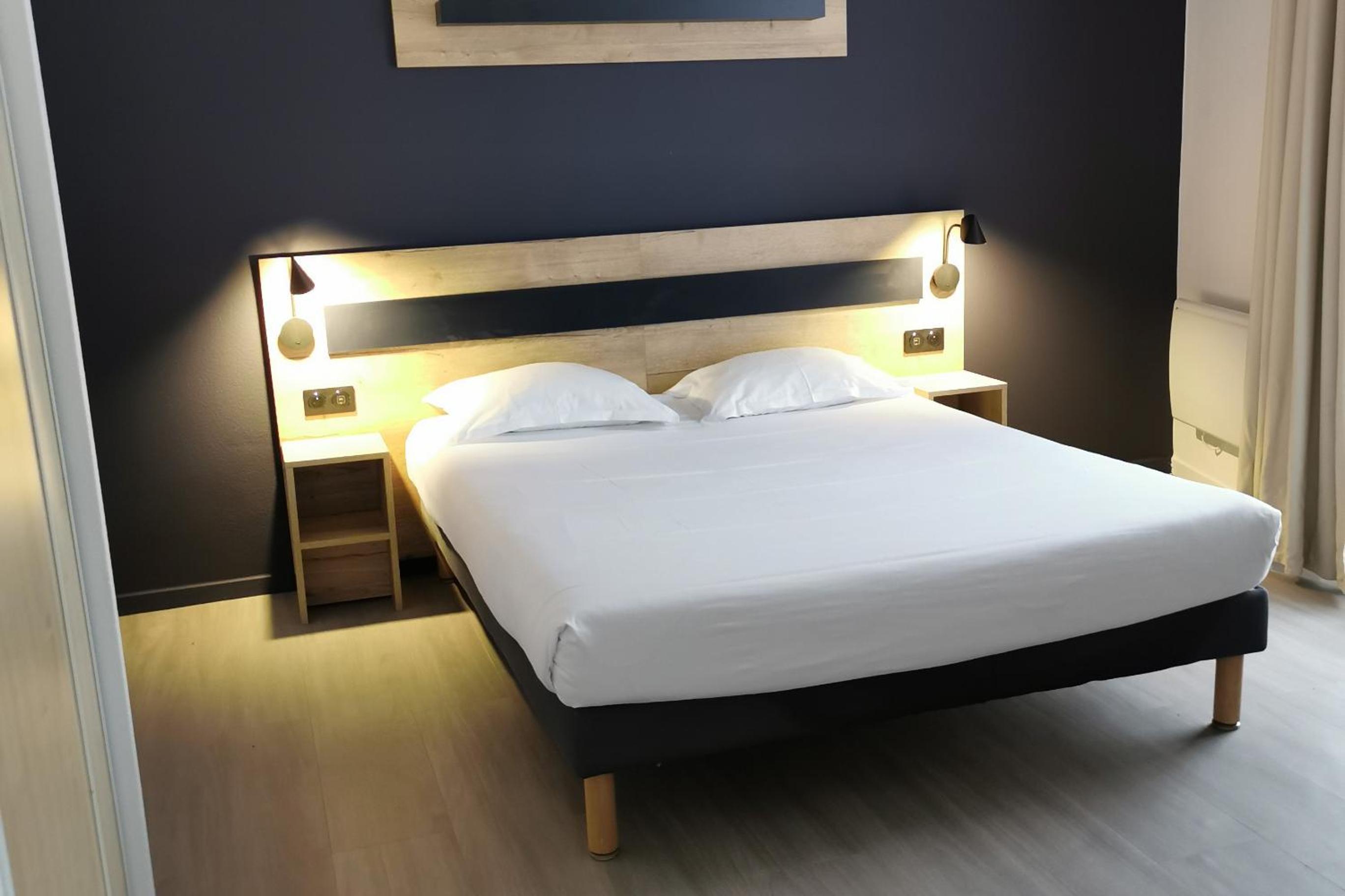 Premium One-Bedroom Apartment - Photo 3