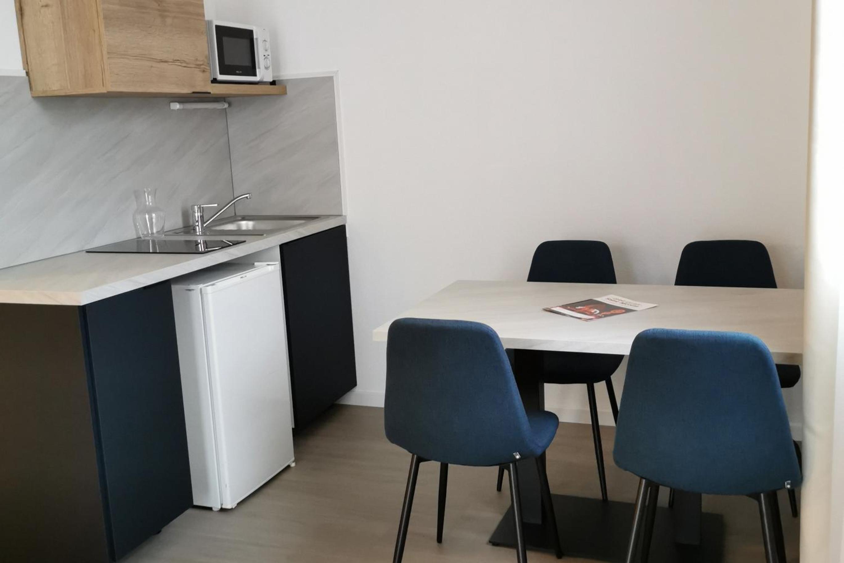 Premium One-Bedroom Apartment - Photo 4