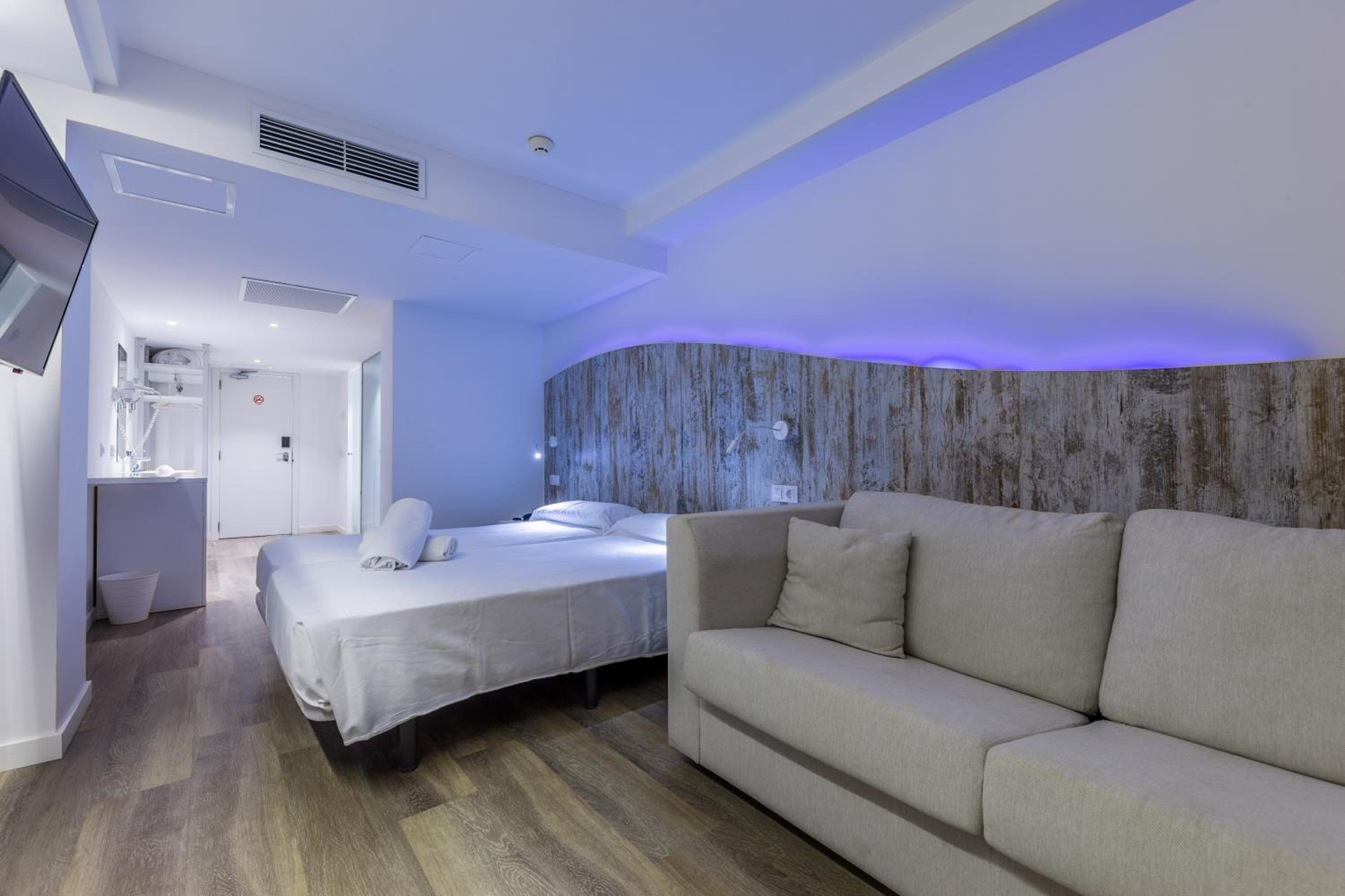 Junior Suite with Balcony photo 2