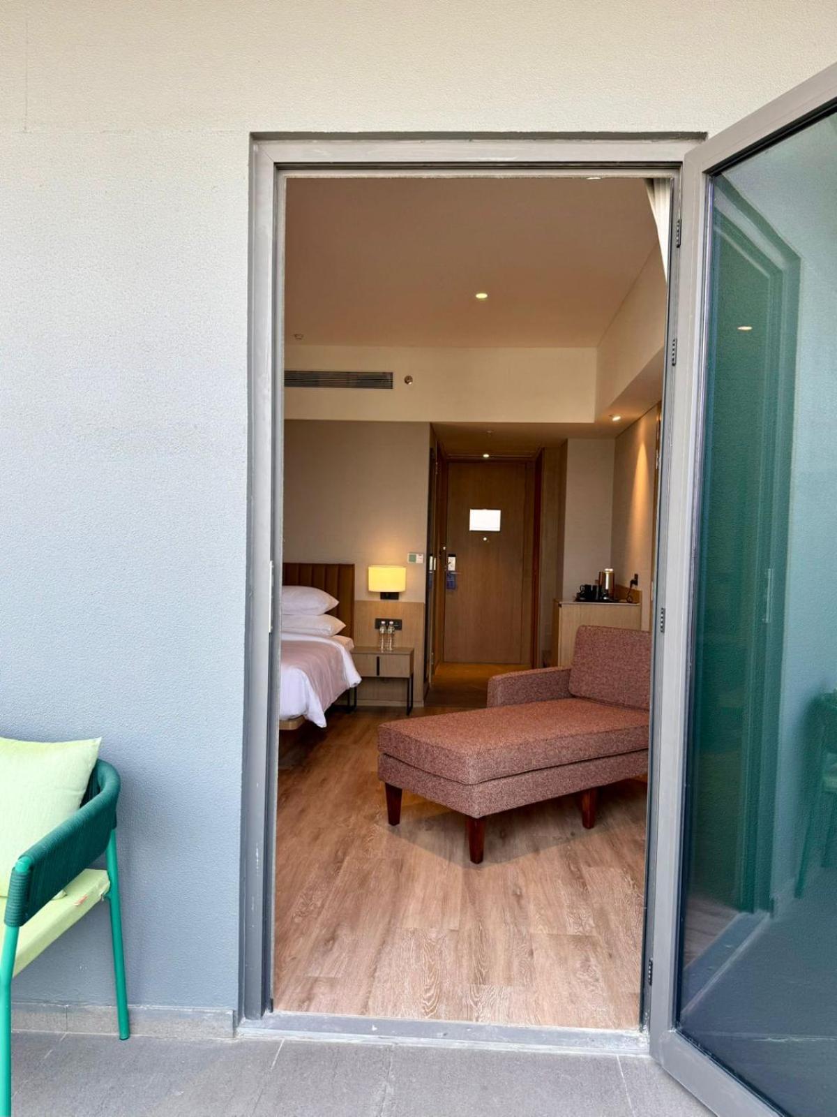 Studio King Room with City View and Balcony  (Early Check in &Late Check out-subject to availability,10% off on Laundry, Complimentary High Tea) ) - Photo 4