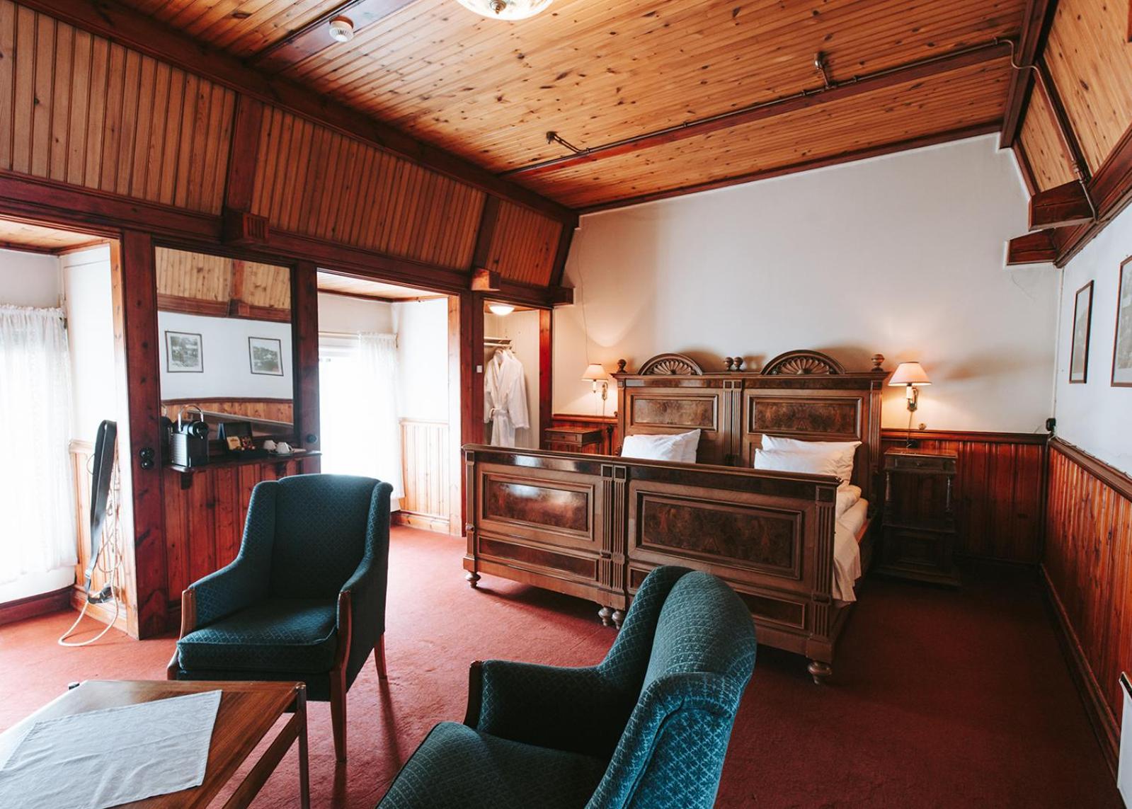 Double Room with Shared Bathroom