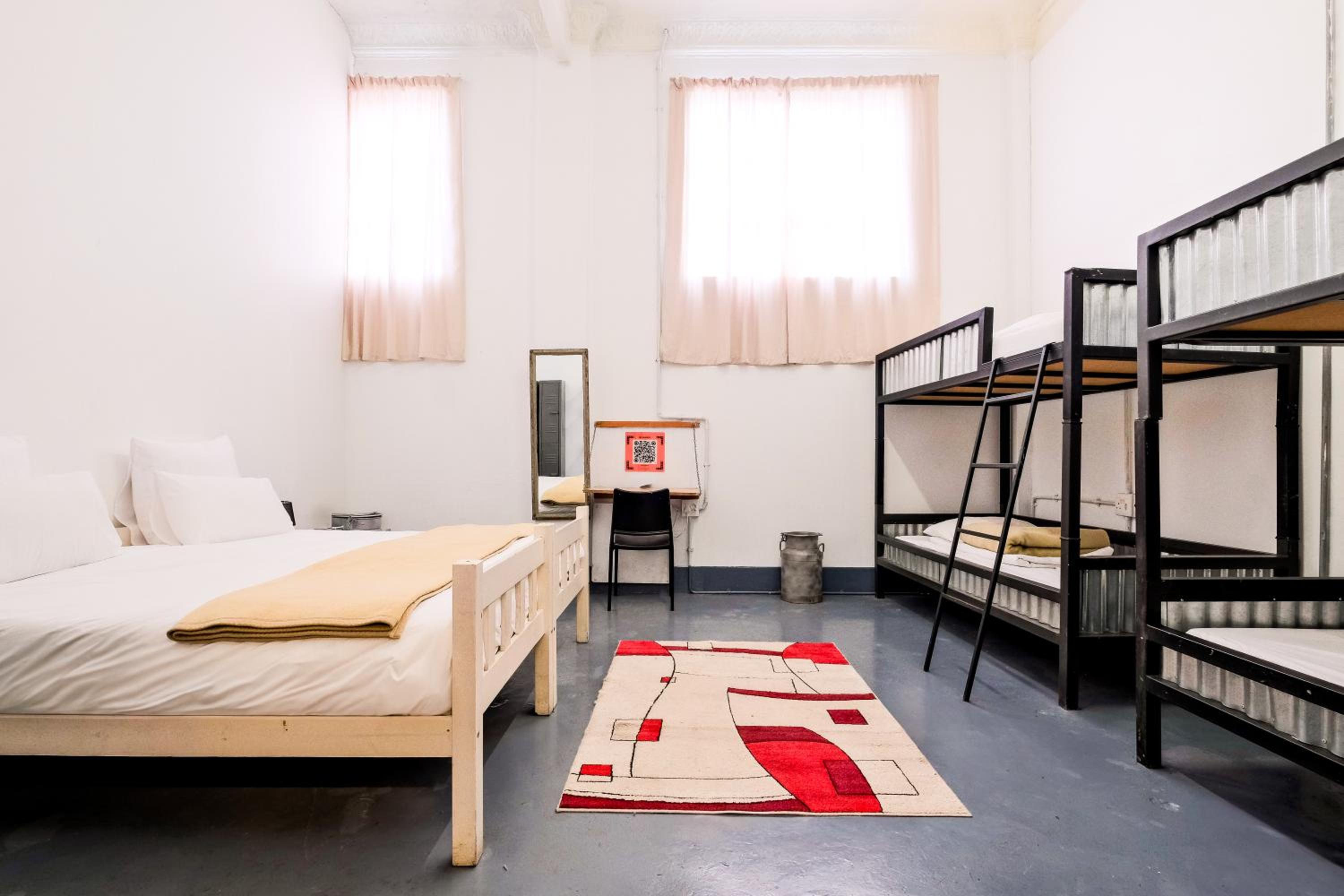 Economy Quadruple Room with Shared Bathroom photo 1