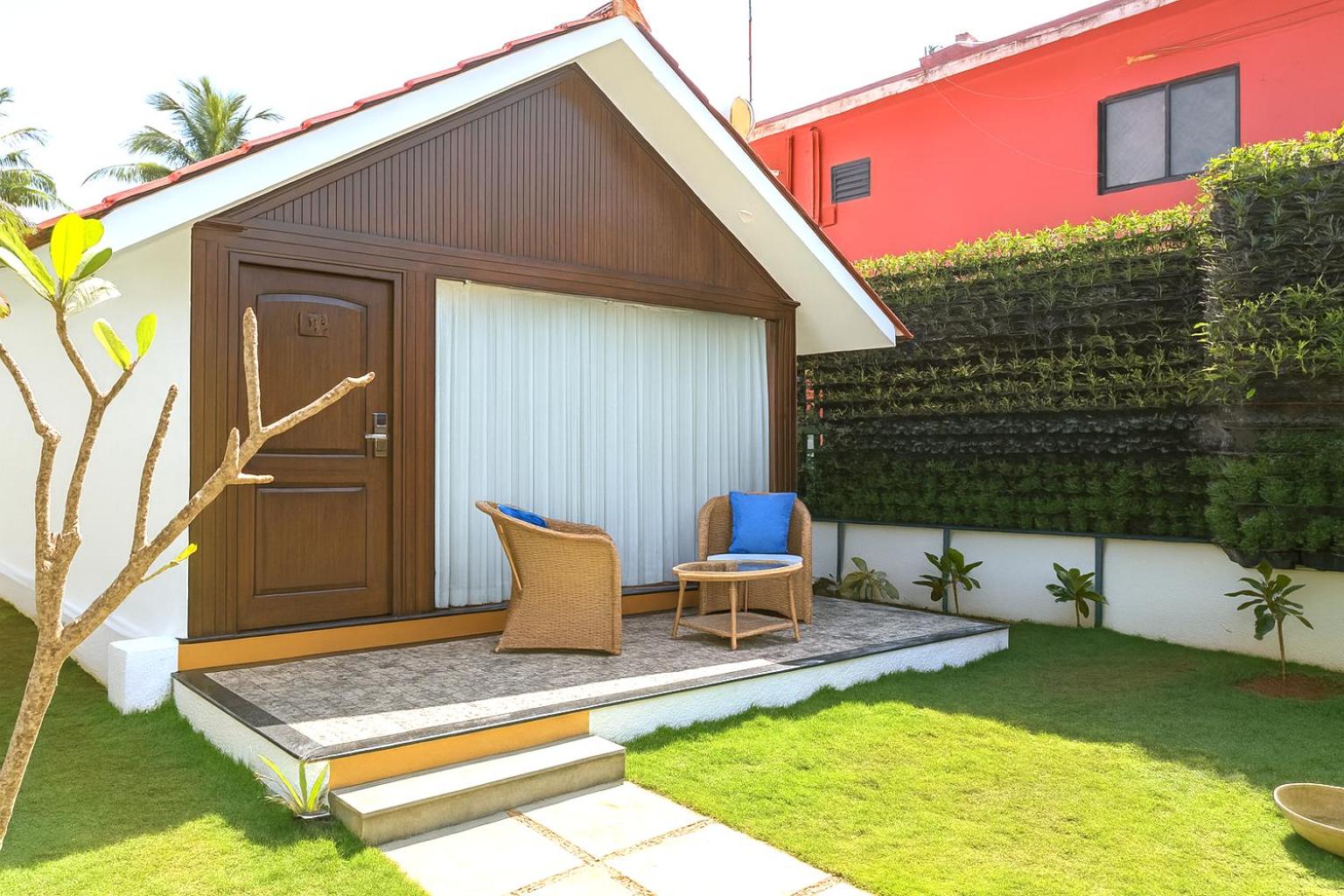 Arabian Sea Cottage - 1 minute walk from Terra Paraiso - Happy Hours (2+1) from 4 pm to 7 pm (Till Sep 2026)