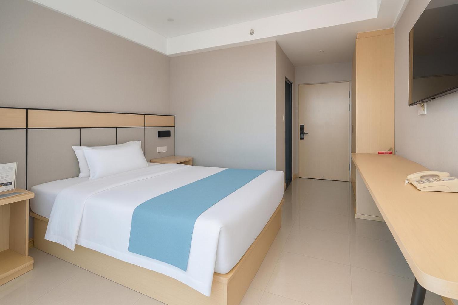 Double Room with Balcony - Photo 2