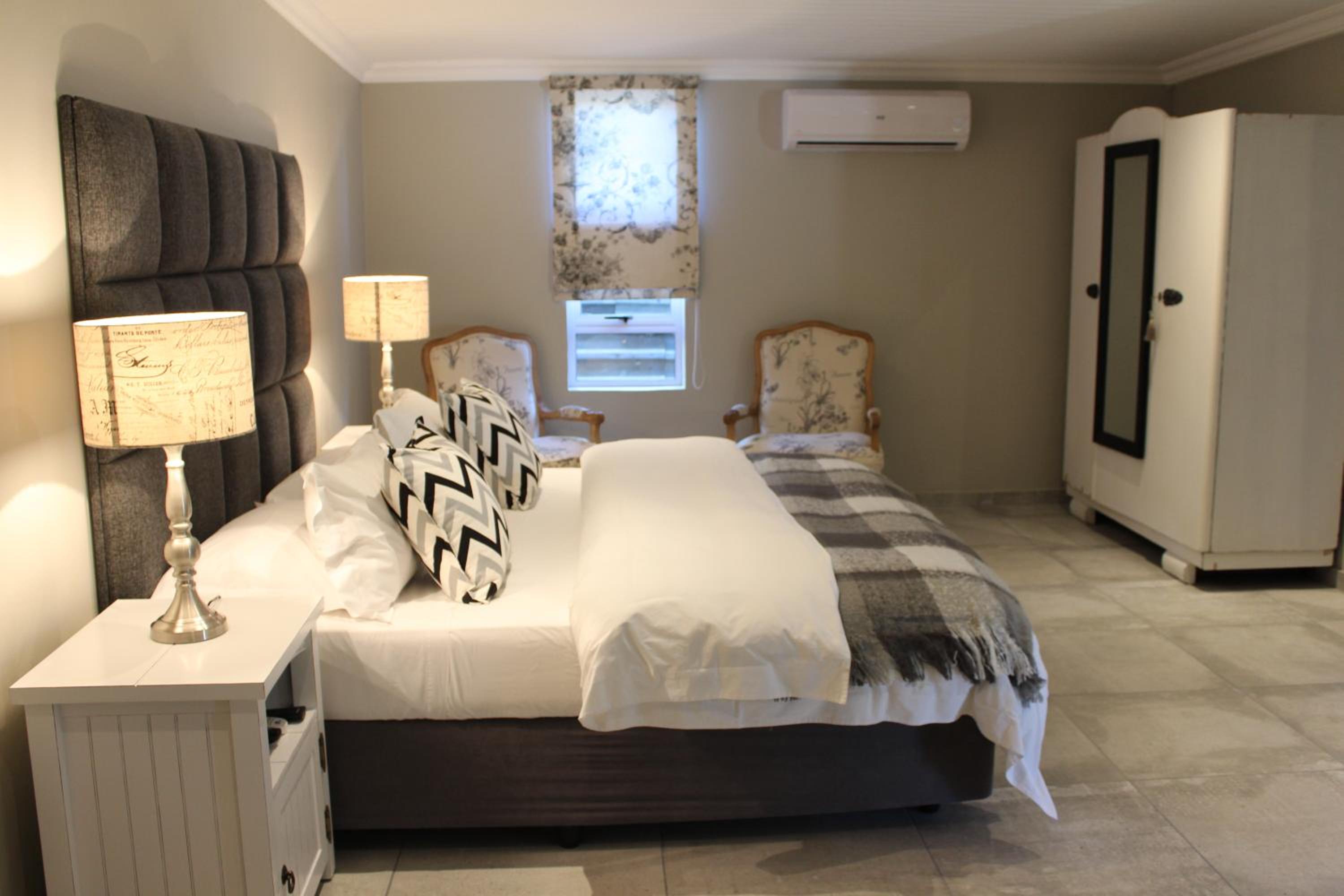 Deluxe King Room photo 2