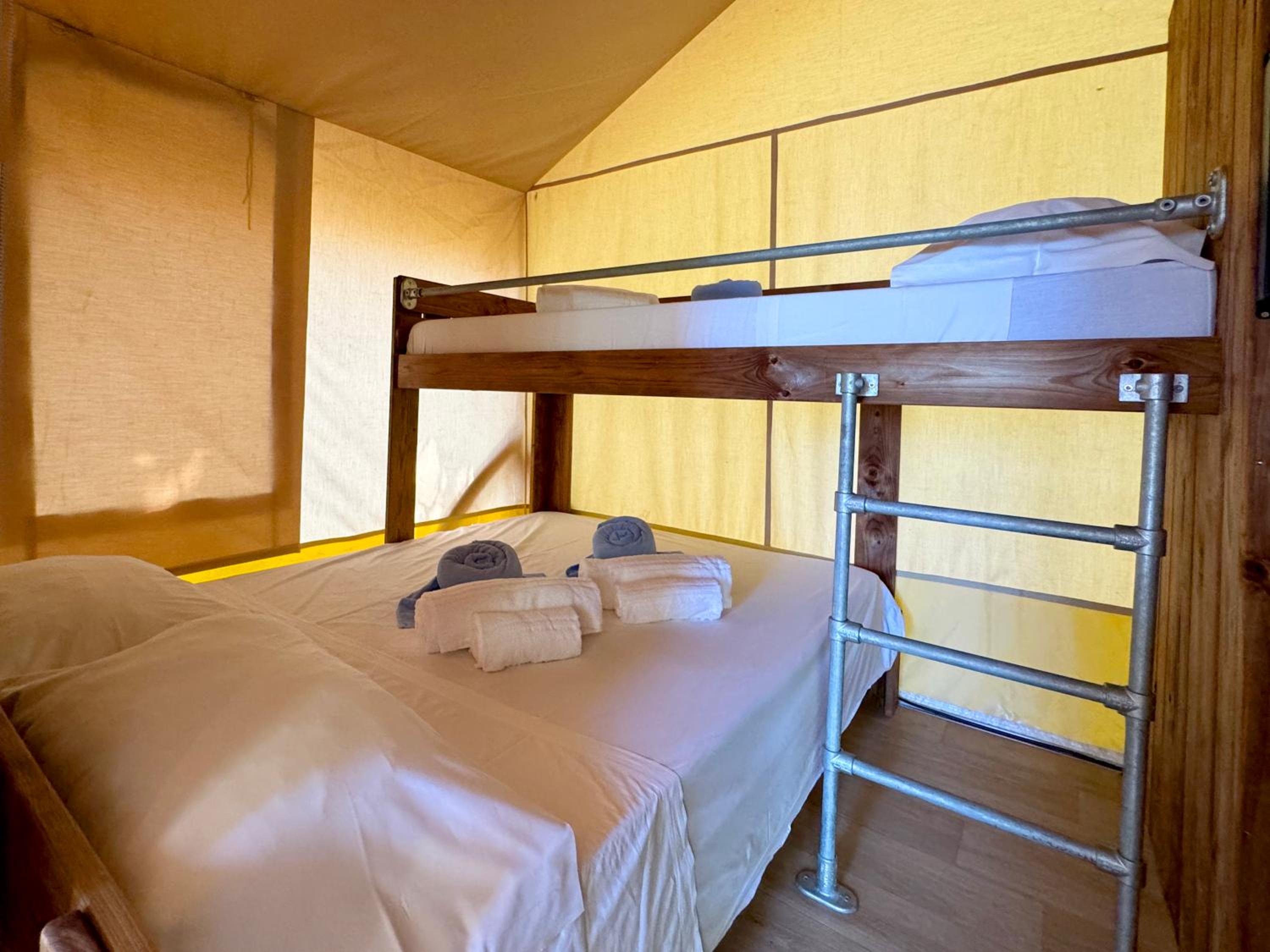 Tent - Photo 2