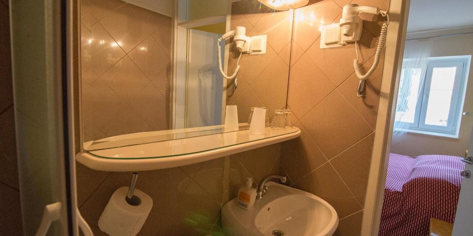 Economy Double Room photo 2