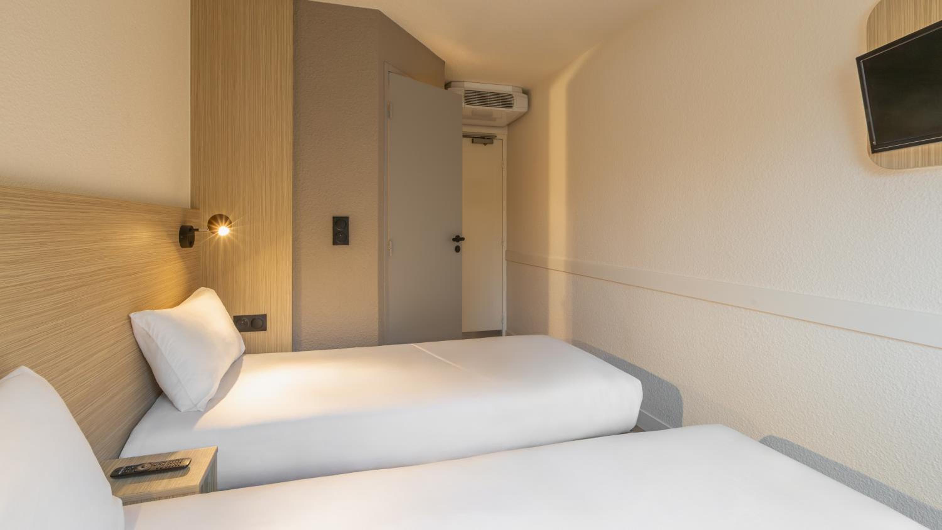 Standard Room - 2 Single Beds - Photo 6