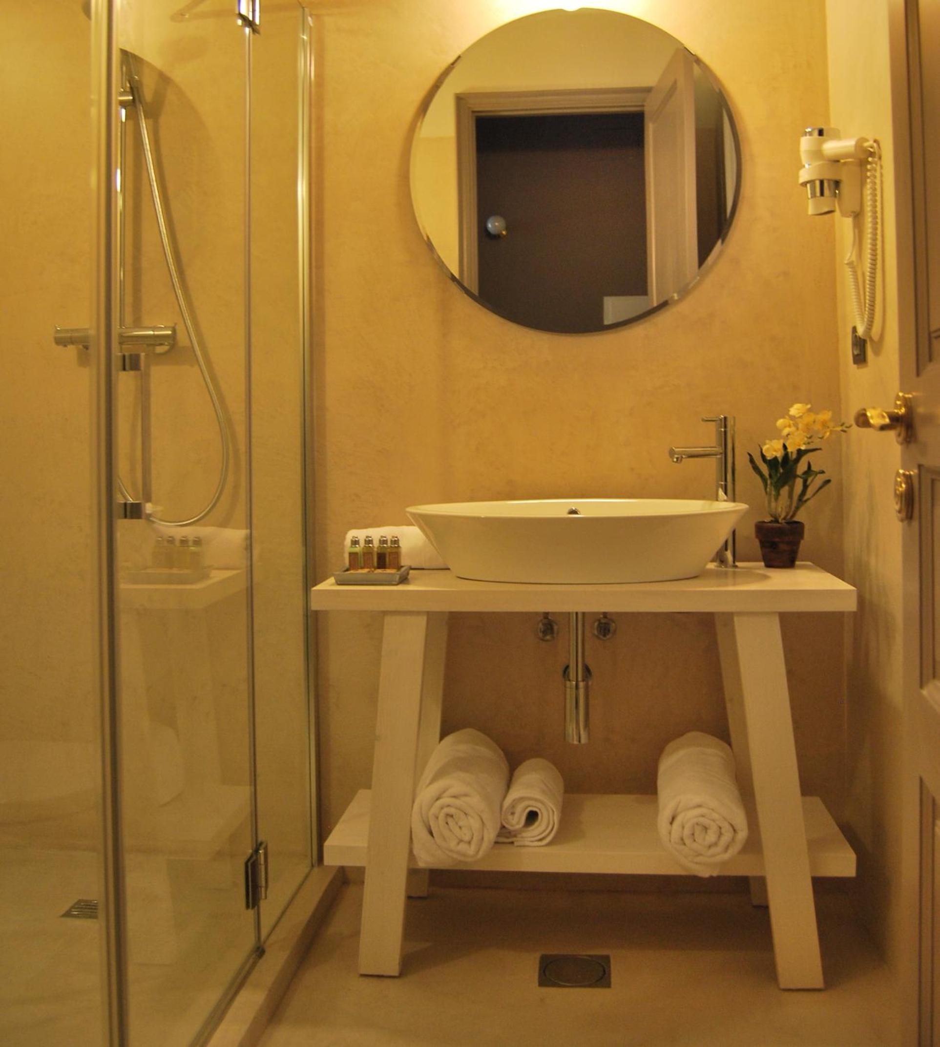 Double Room thumbnail 6