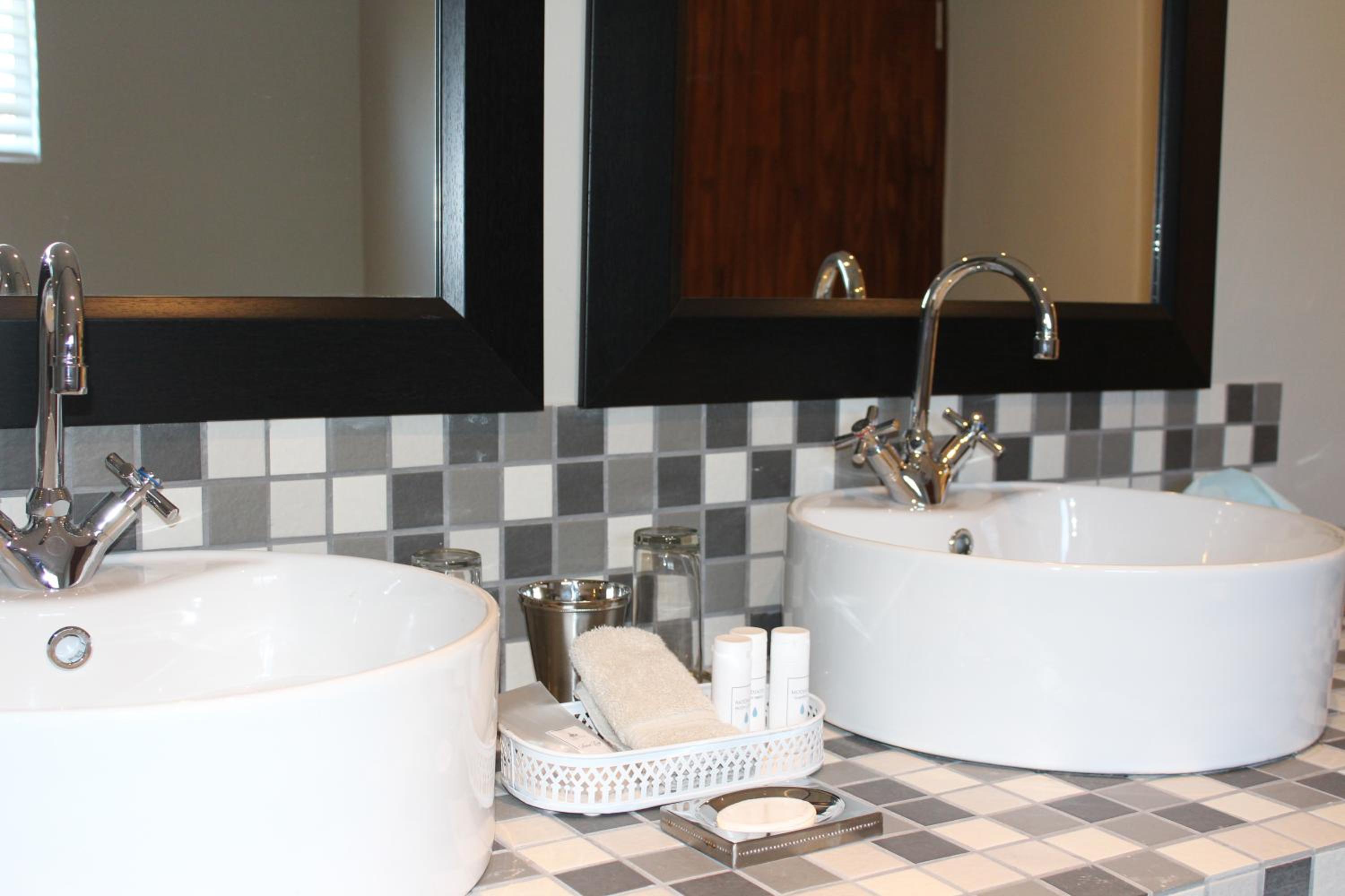 Deluxe King Room photo 3