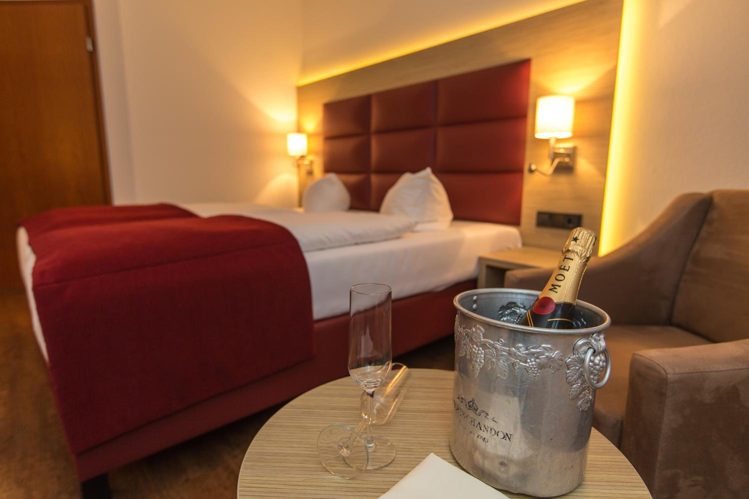 Deluxe Double Room with Shower - Photo 3
