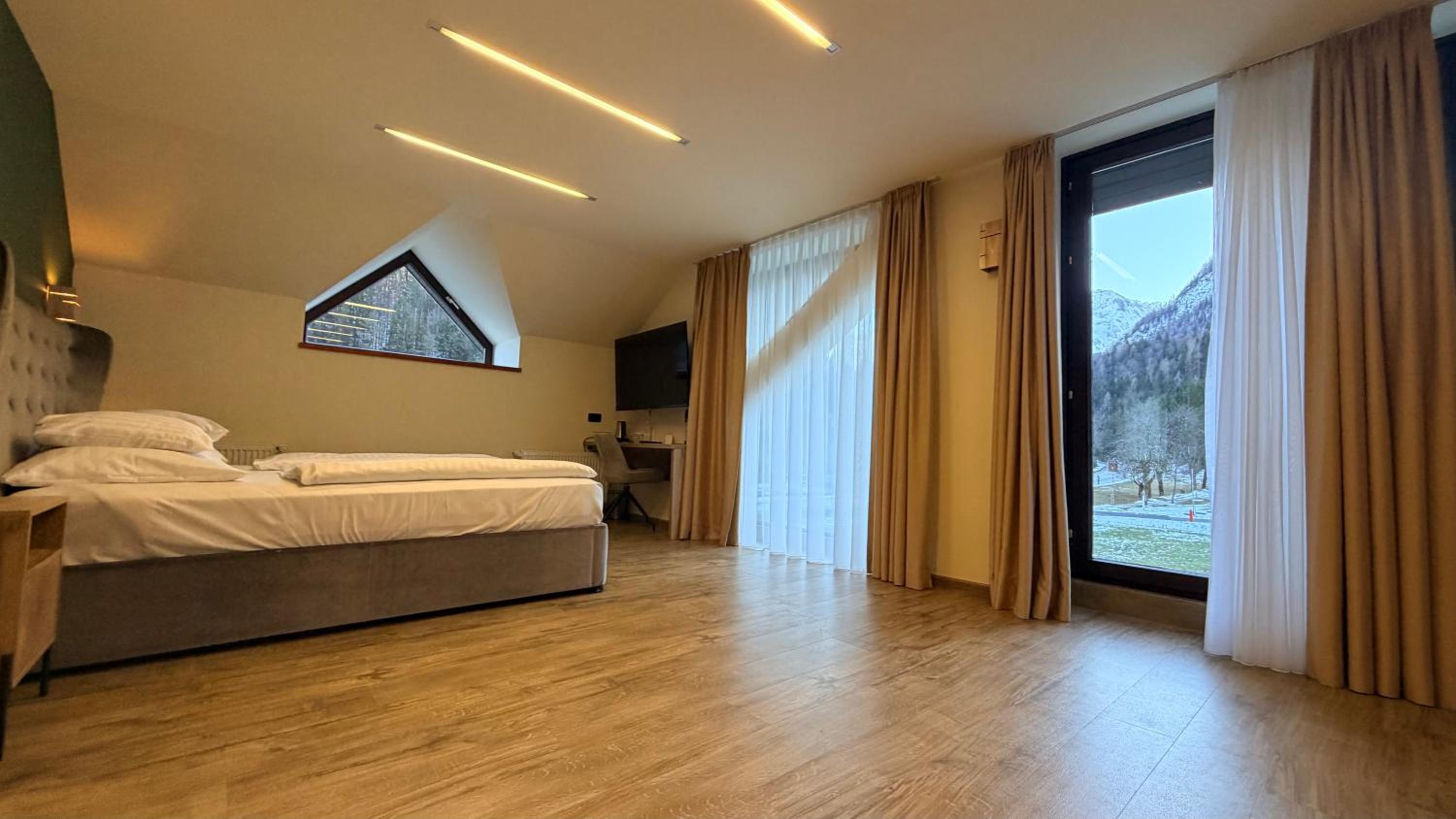 Deluxe Suite photo 2