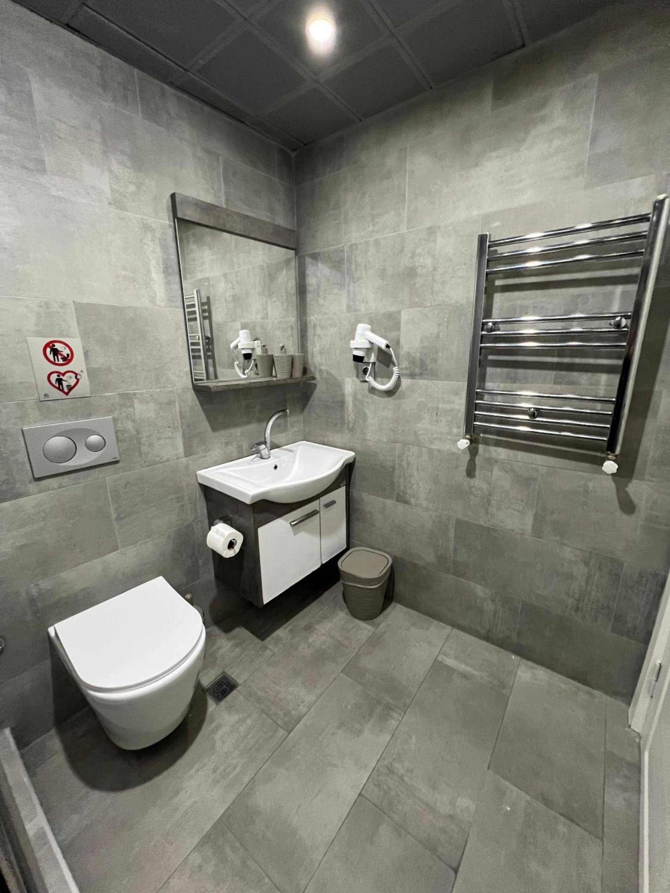 Deluxe Double Room with Balcony photo 3