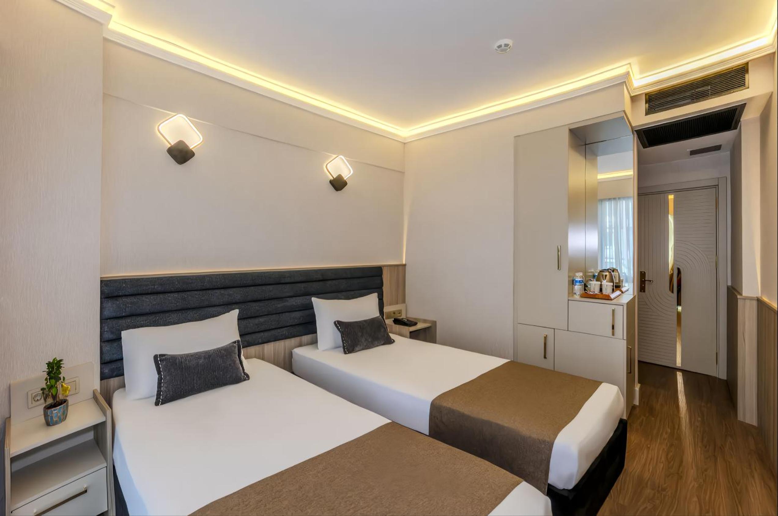 Double Room with Balcony photo 1