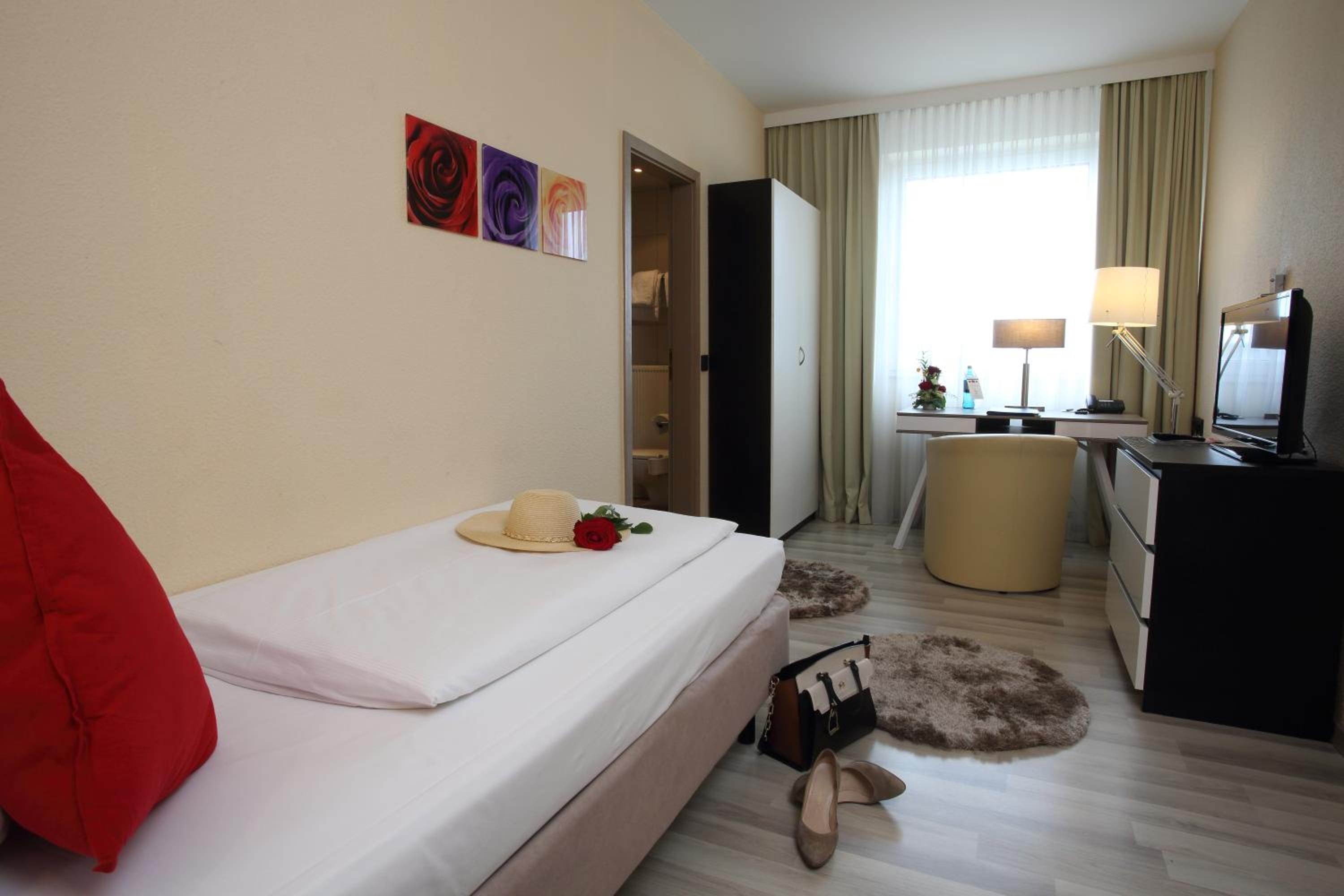Standard Single Room - Photo 1
